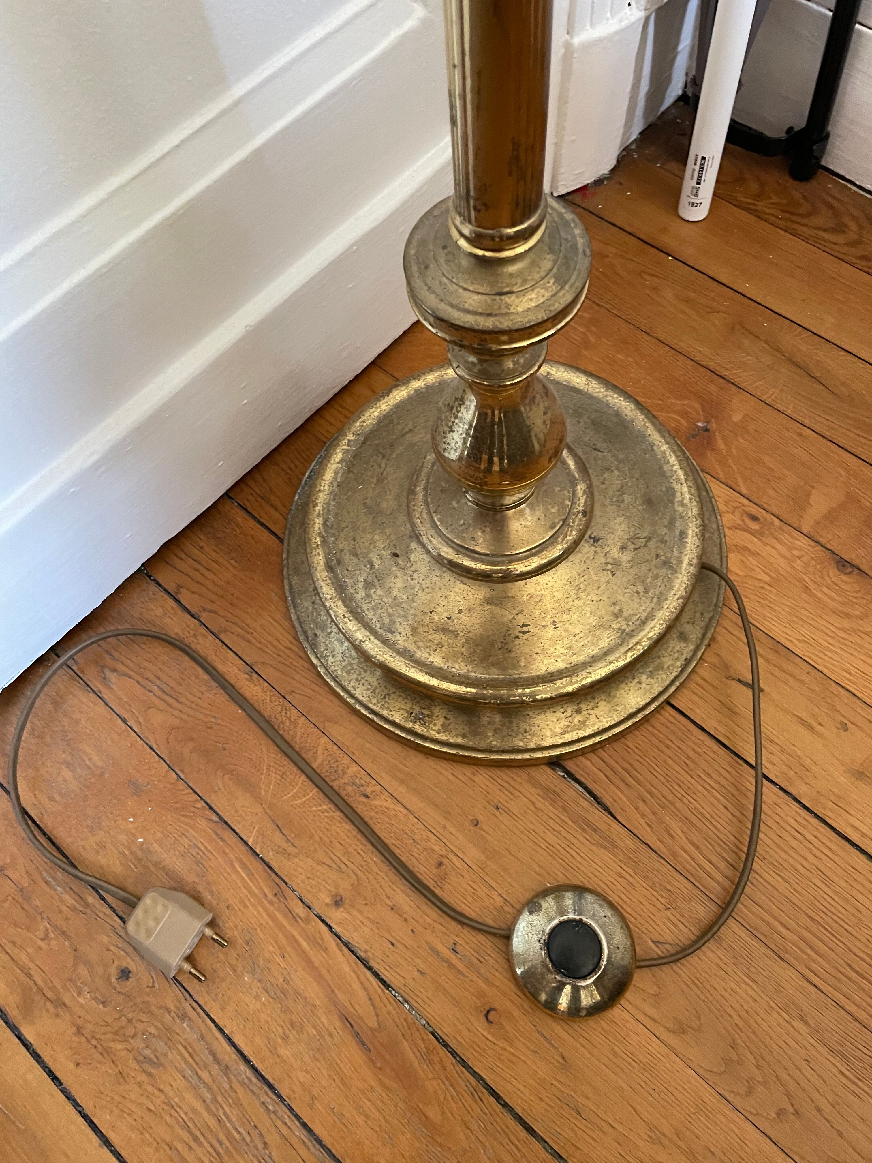 Articulated brass and gold metal floor lamp