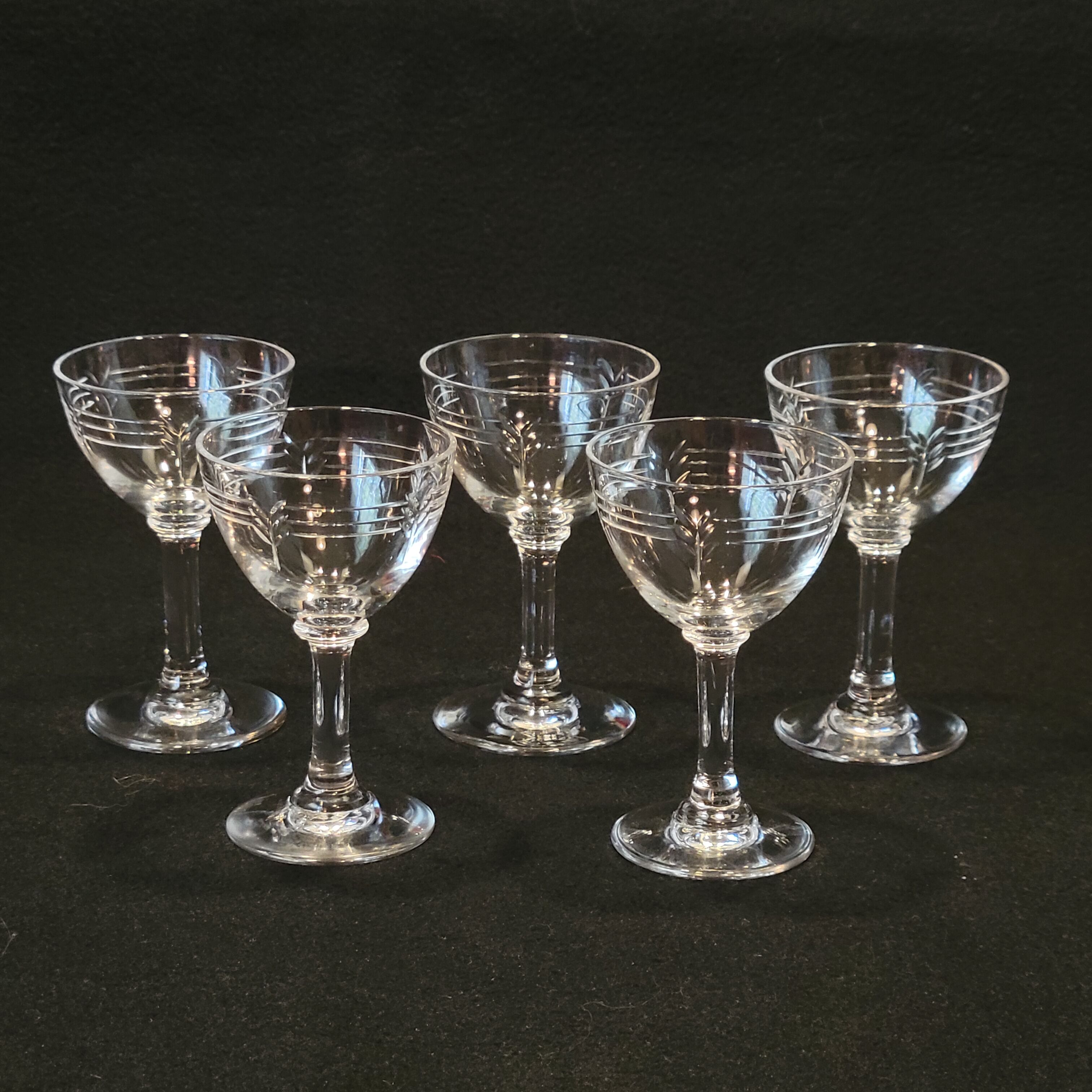 5 Old Small Liqueur Glasses In Engraved Baccarat Crystal