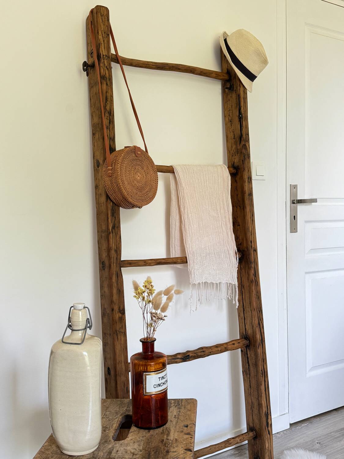 Old wooden ladder / rack