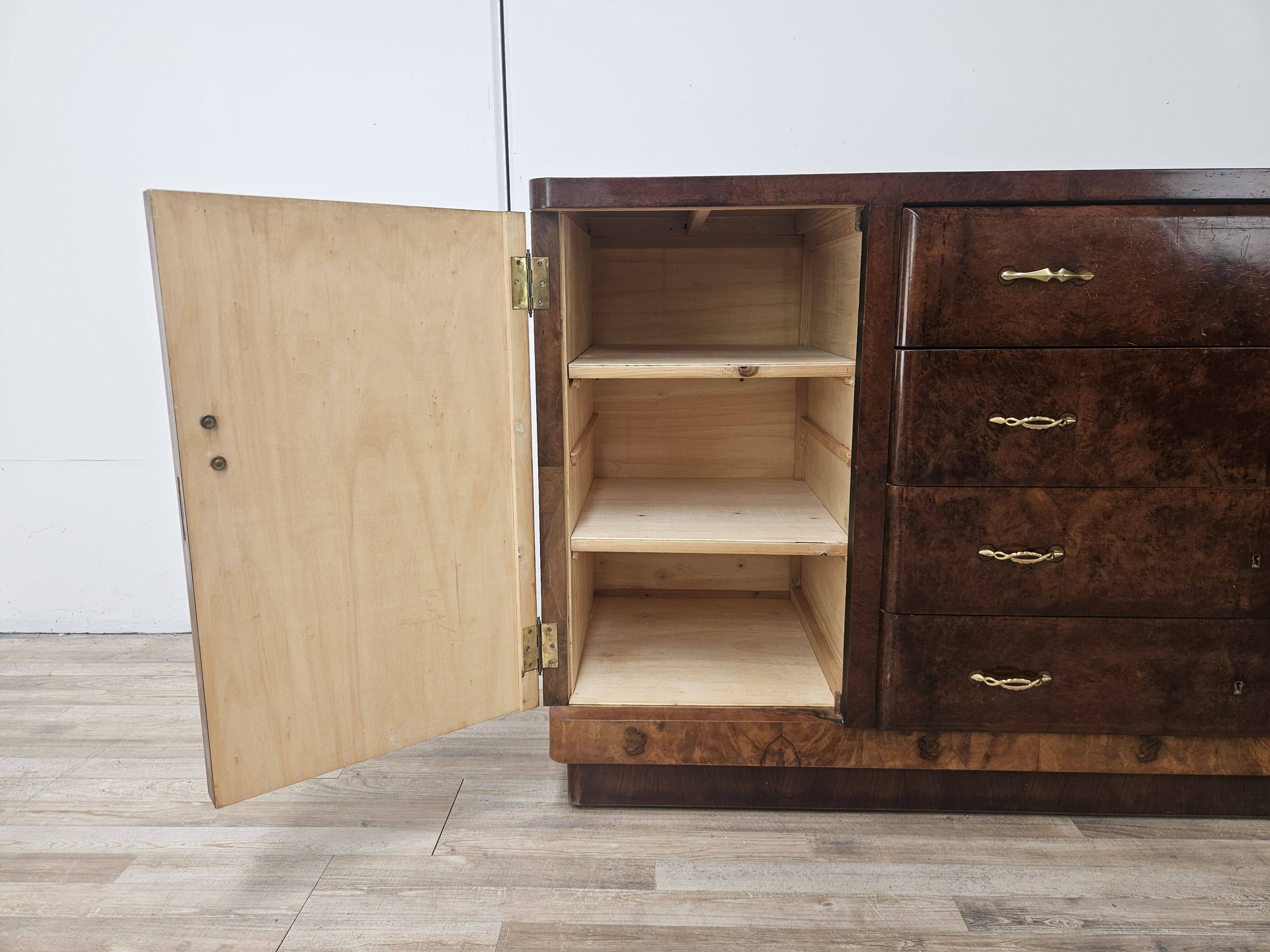 1940s Art Decò sideboard in walnut and blond walnut