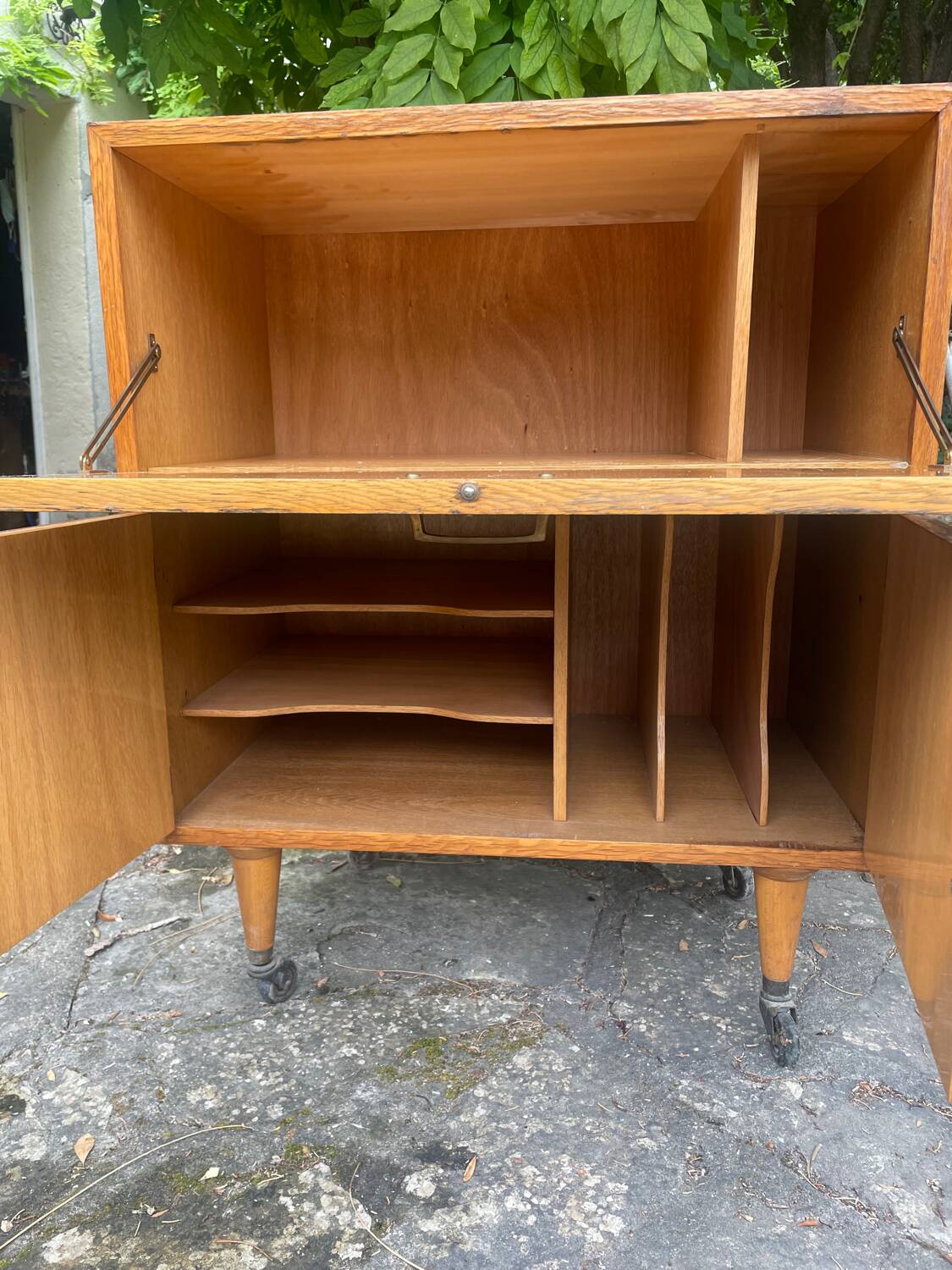 Side table on wheels