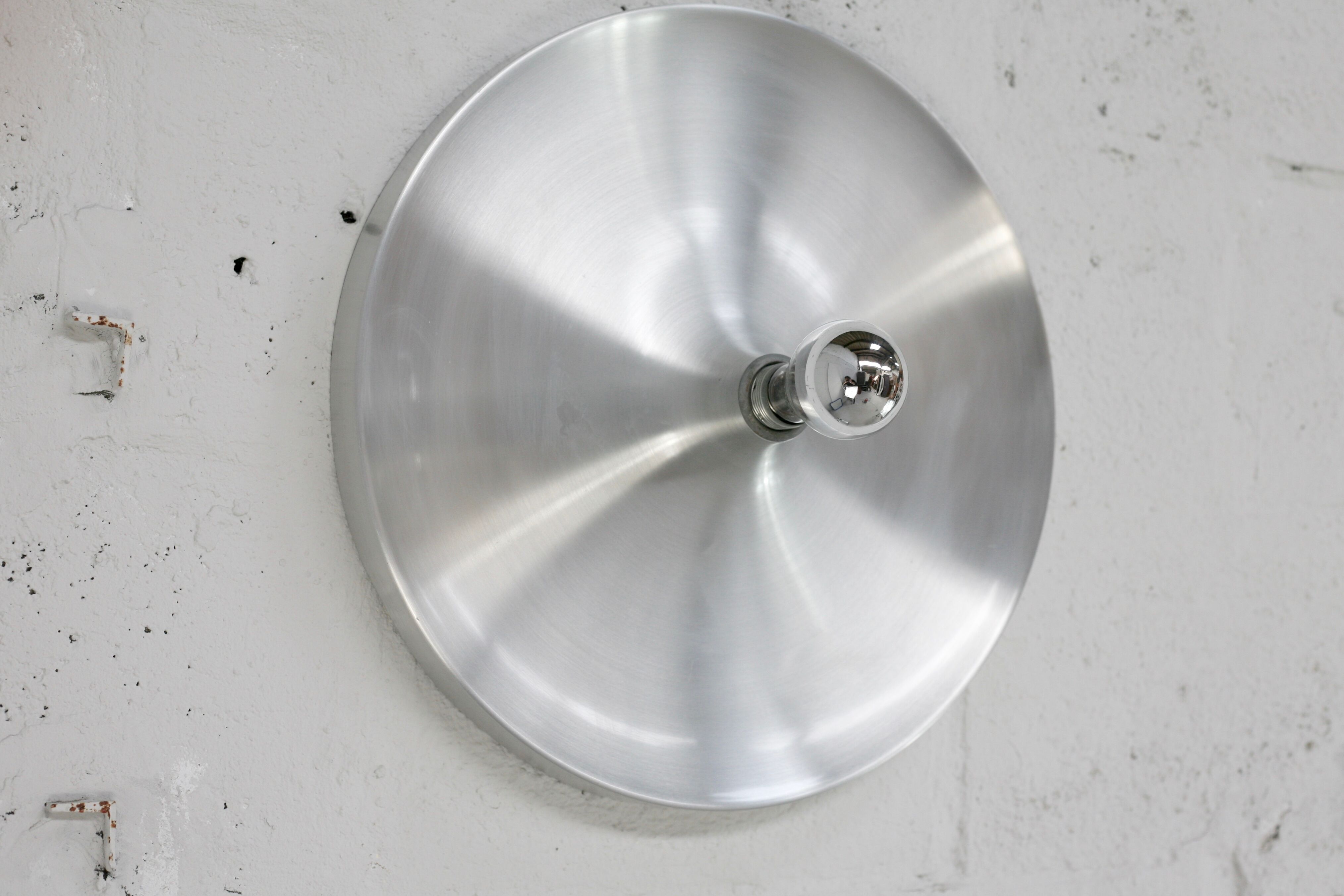 “Space age” wall lamp in aluminum. Circa 1970