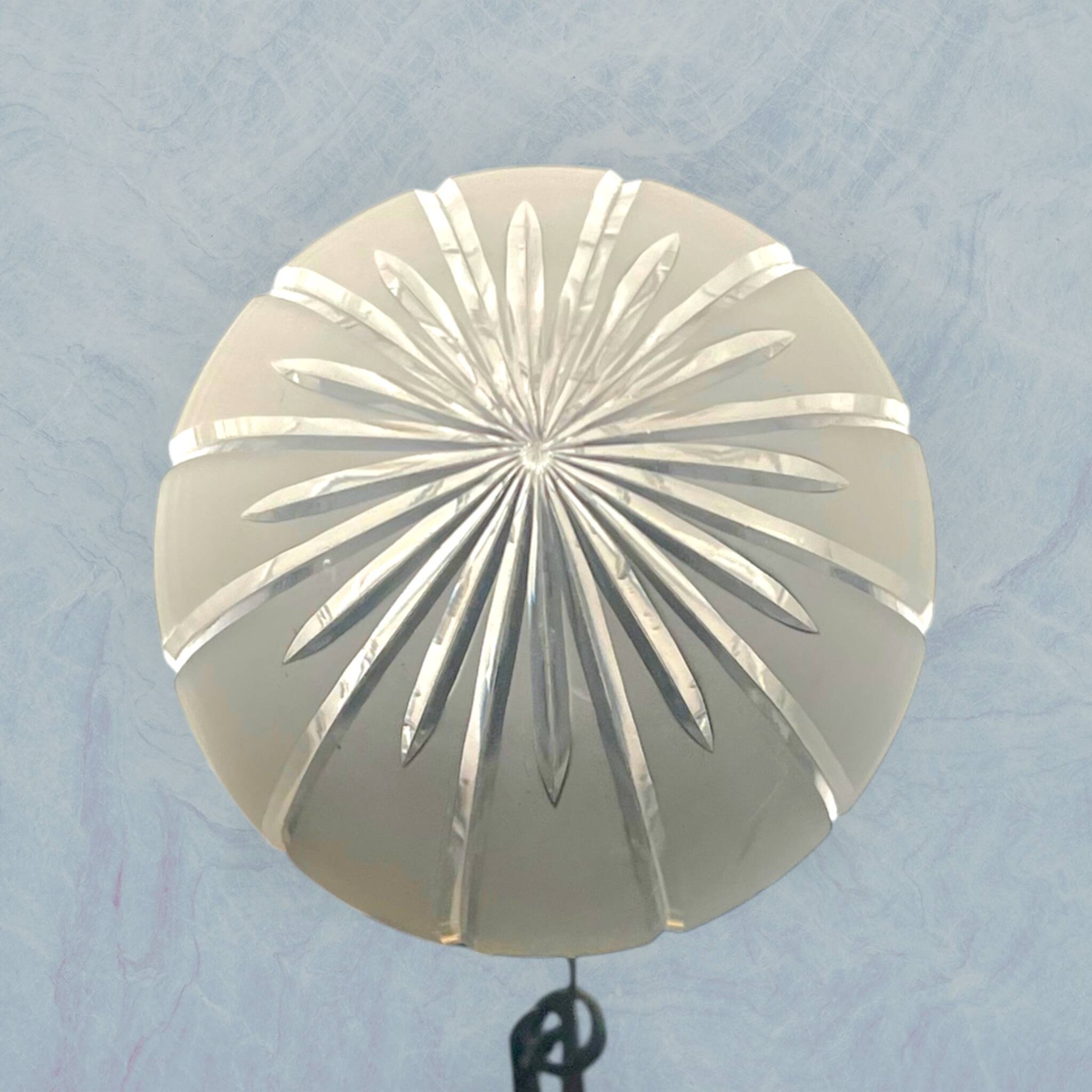 Art Deco suspension in gilded brass and sculpted glass, 1930s