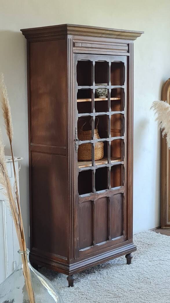 Parisian wardrobe - showcase spirit