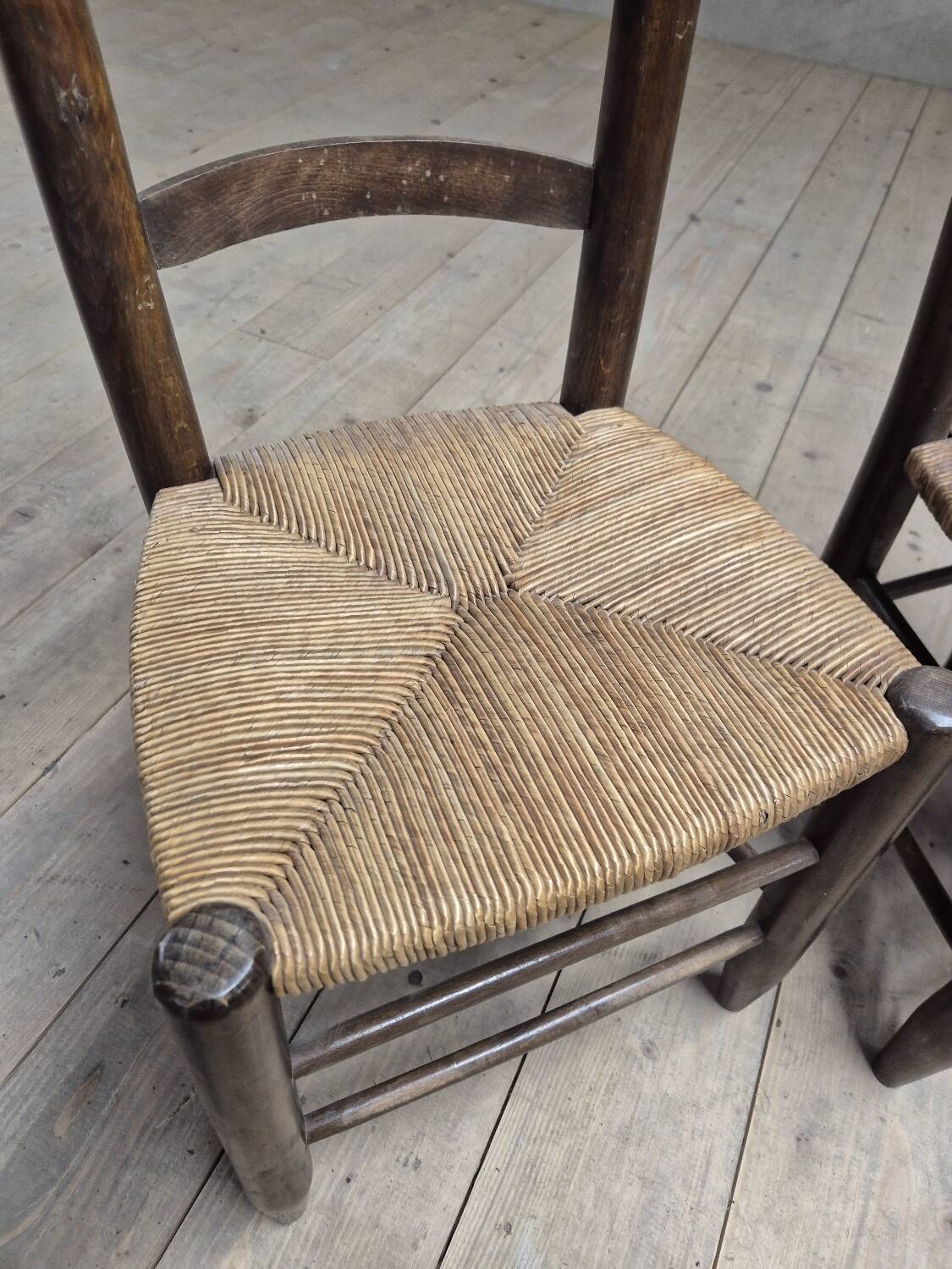 Pair of rustic country mountain straw chairs, old 1950s