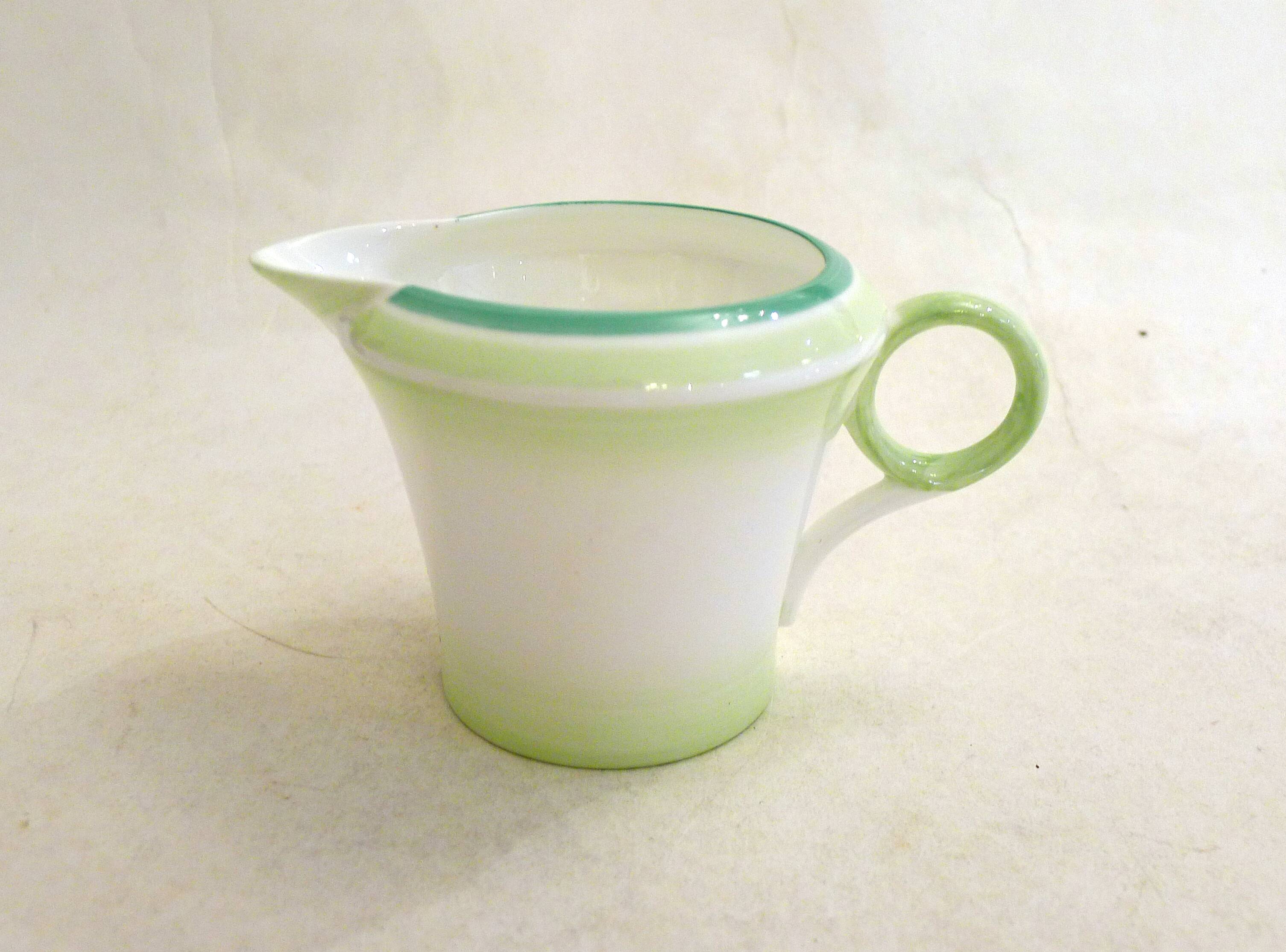 Art Deco English coffee service in porcelain from the 1930s.