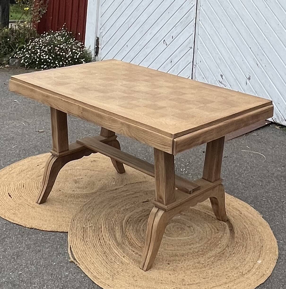 Old table in raw oak, renovated.