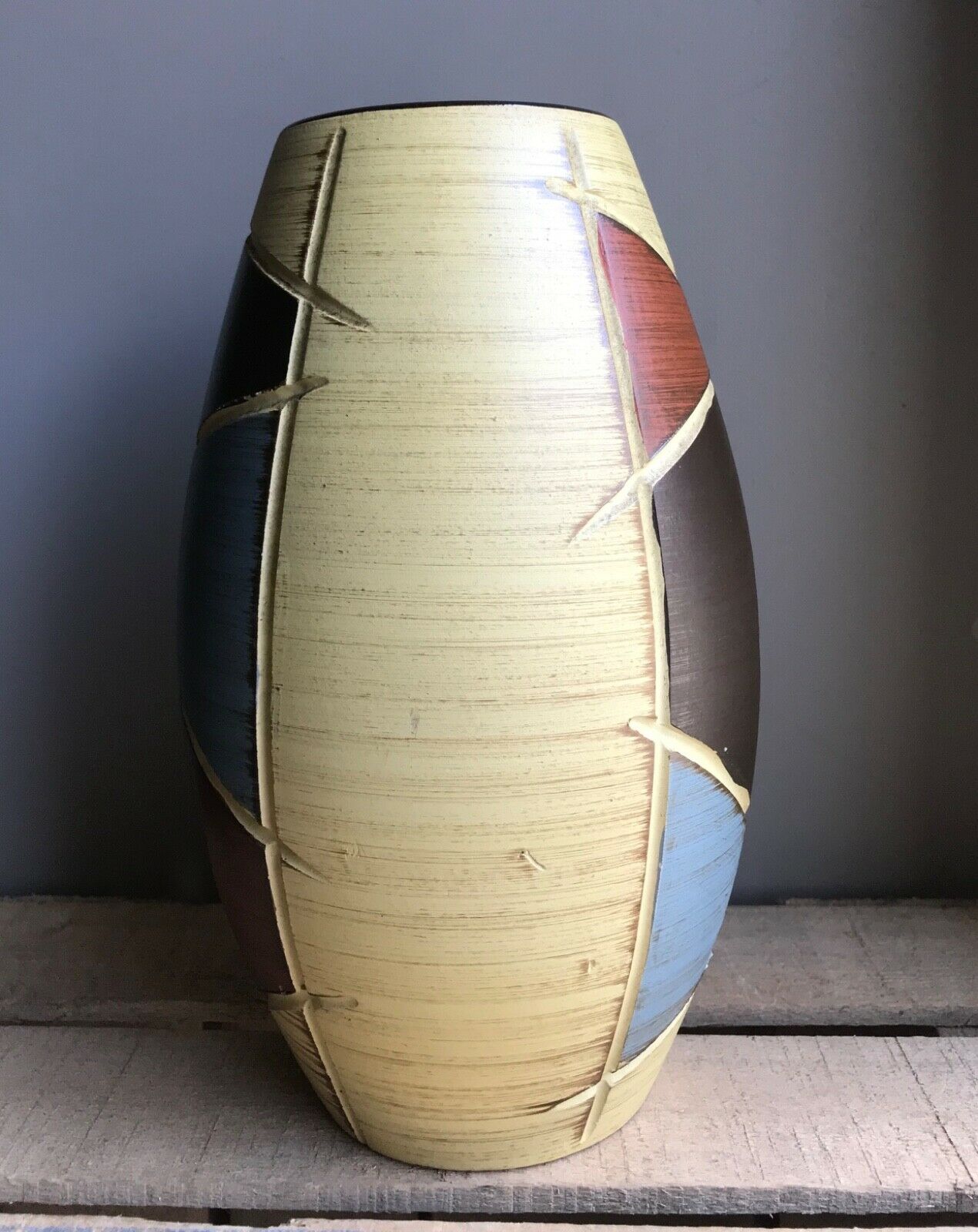 Vase Hhr West Germany. scrafito style No. 110t20 germany