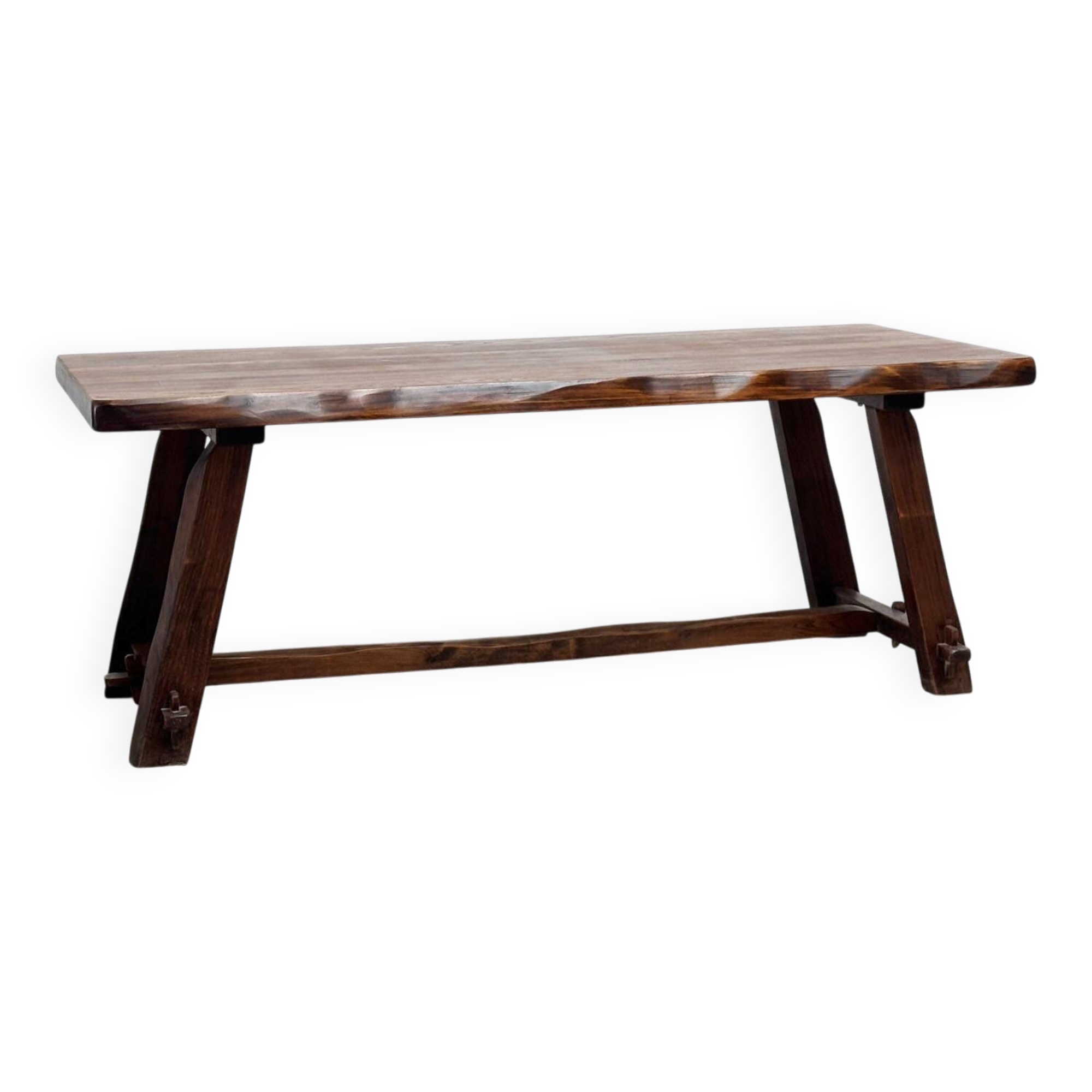 Dining table by Aranjou