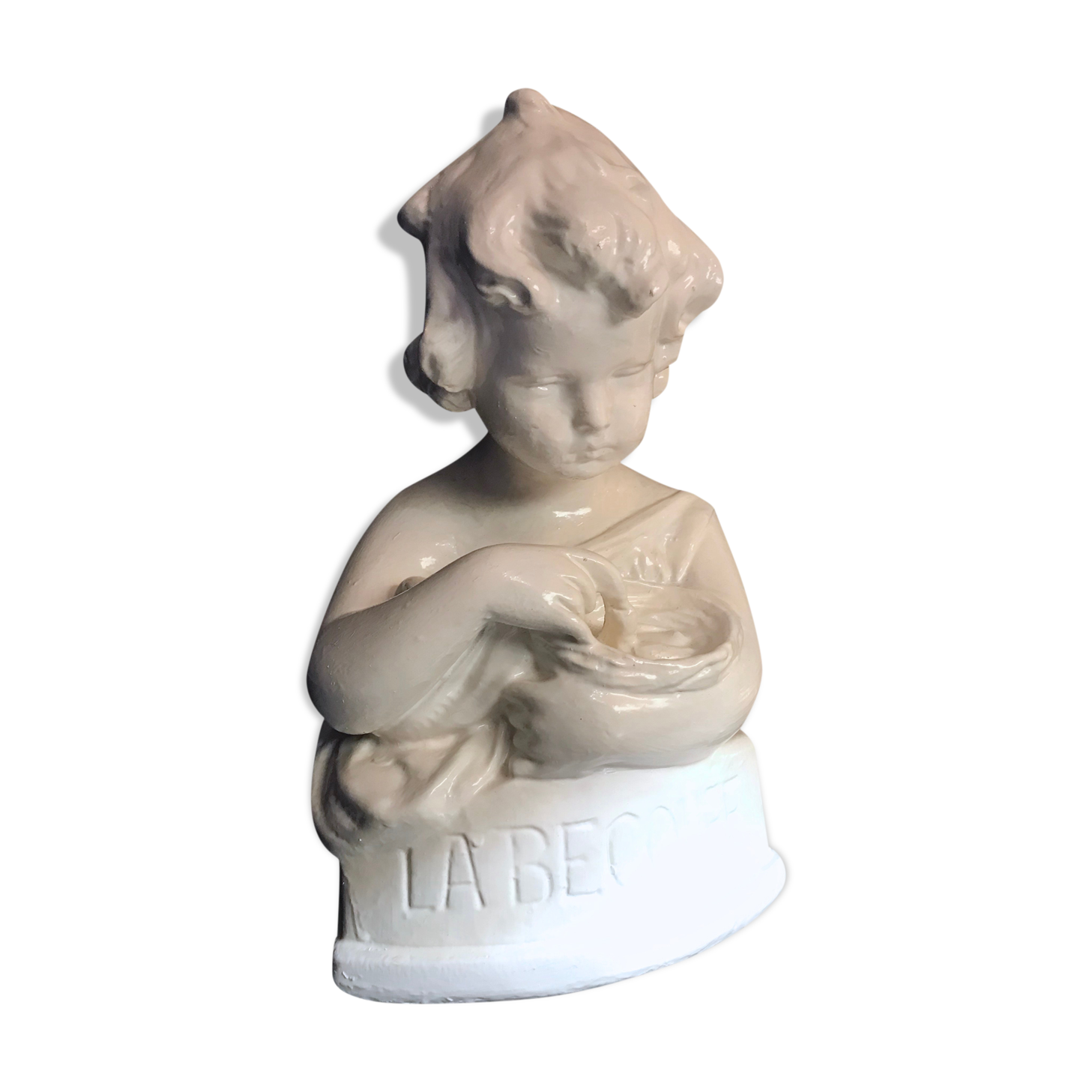 Cherub bust 19th century La Becquée petit enfant et oiseau figurine bébé angelot enamelled white