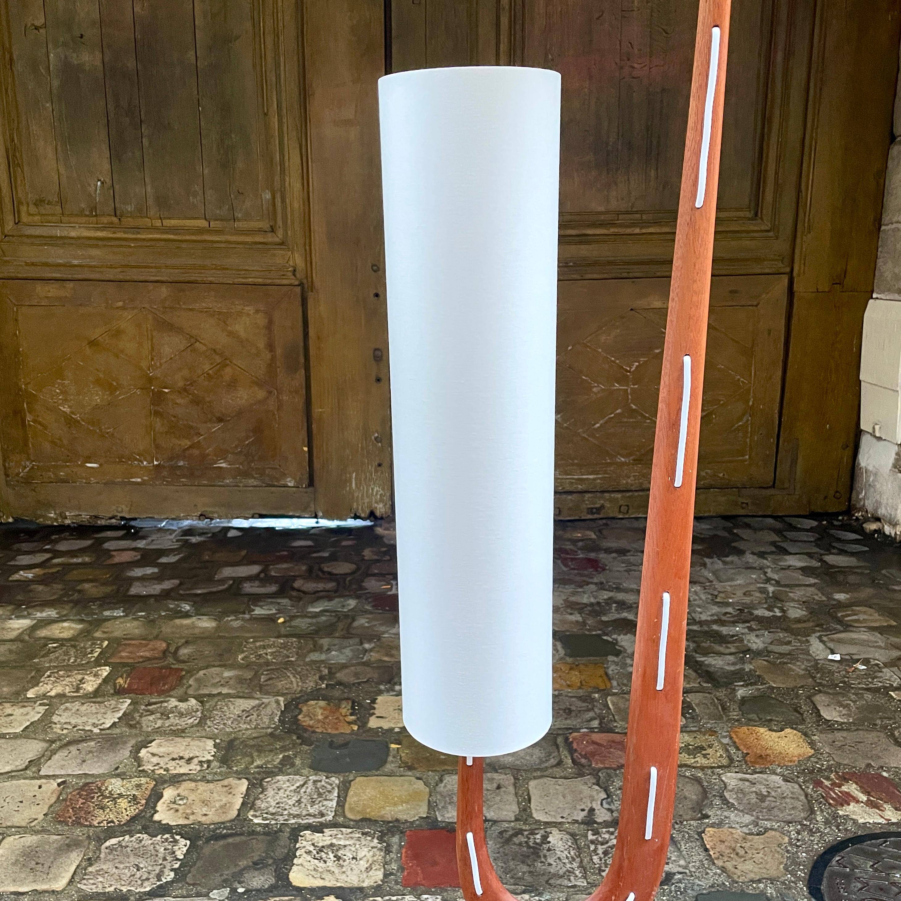 Lampadaire Girafe en Acajou par la Maison Rispal