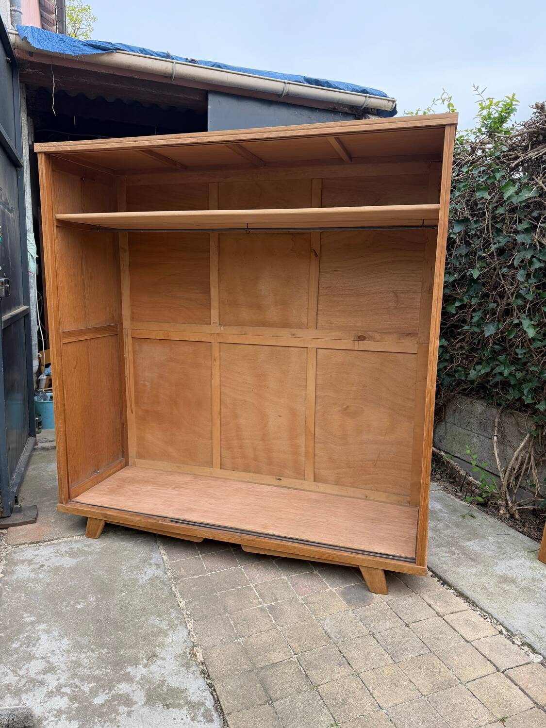 Armoire parisienne penderie porte coulissante chêne brut massif 1960