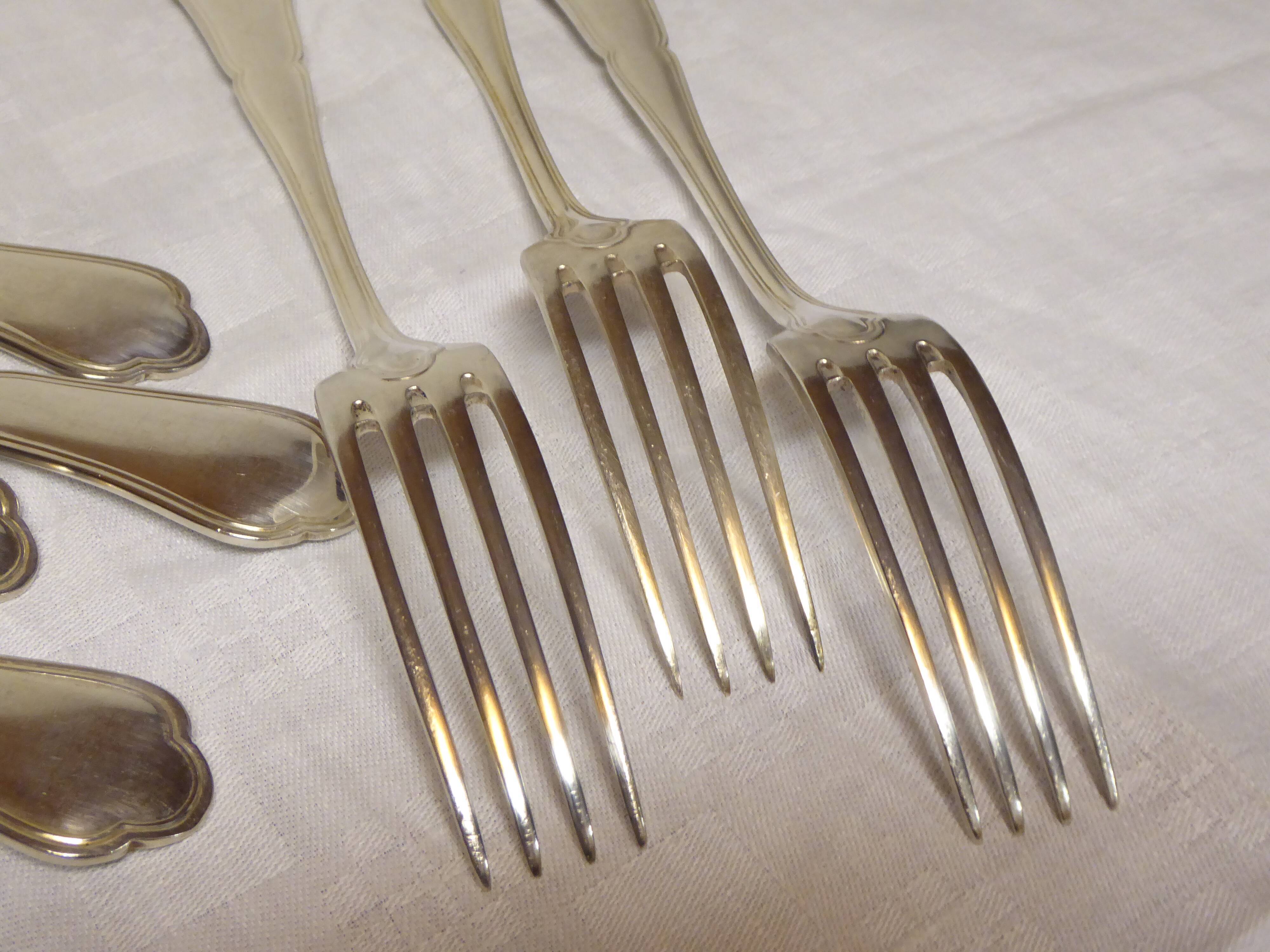 Set of 12 St Médard table forks