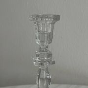 bougeoir en verre taillé transparent