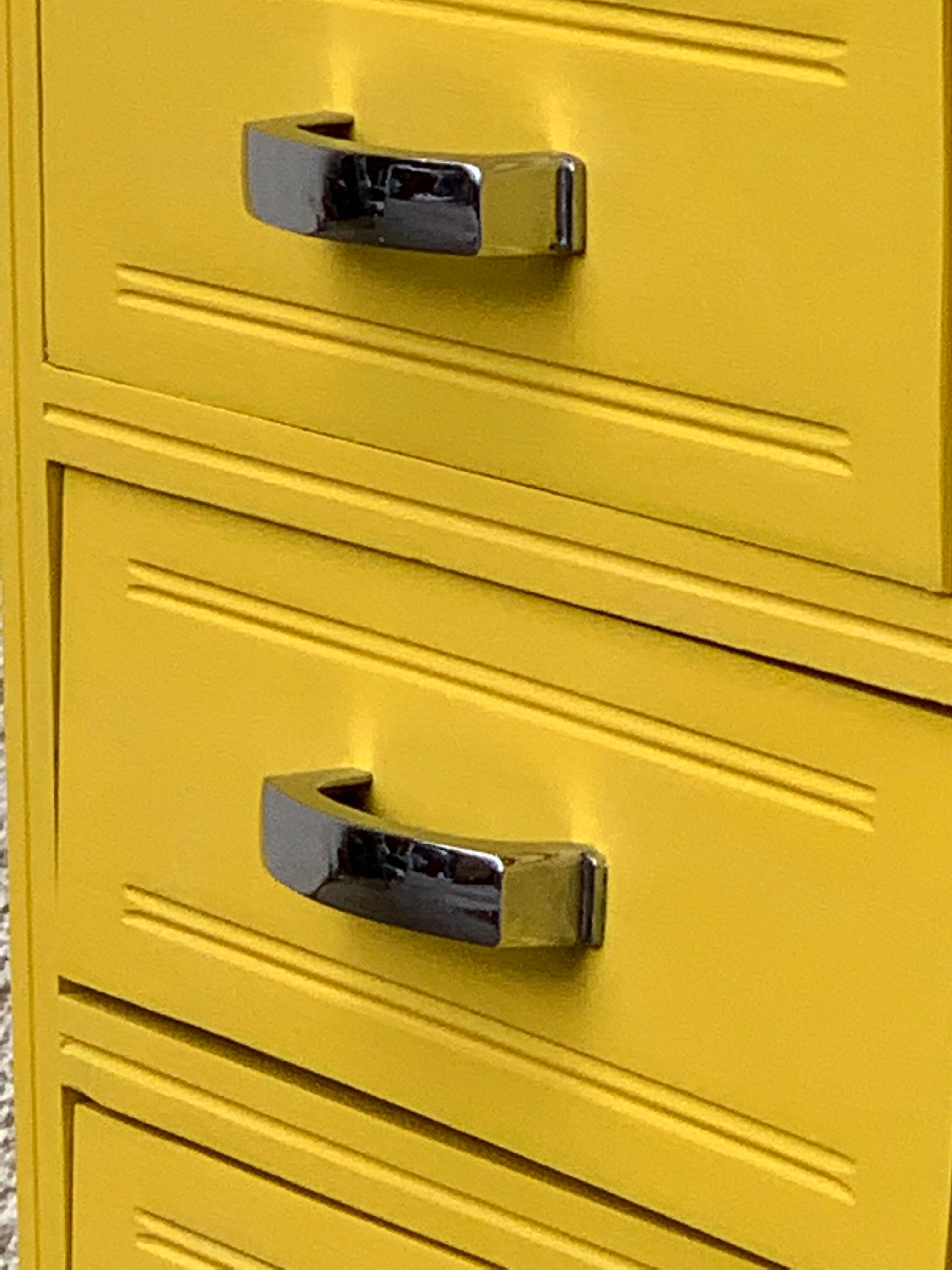 Vintage ragpicker yellow powder 1950