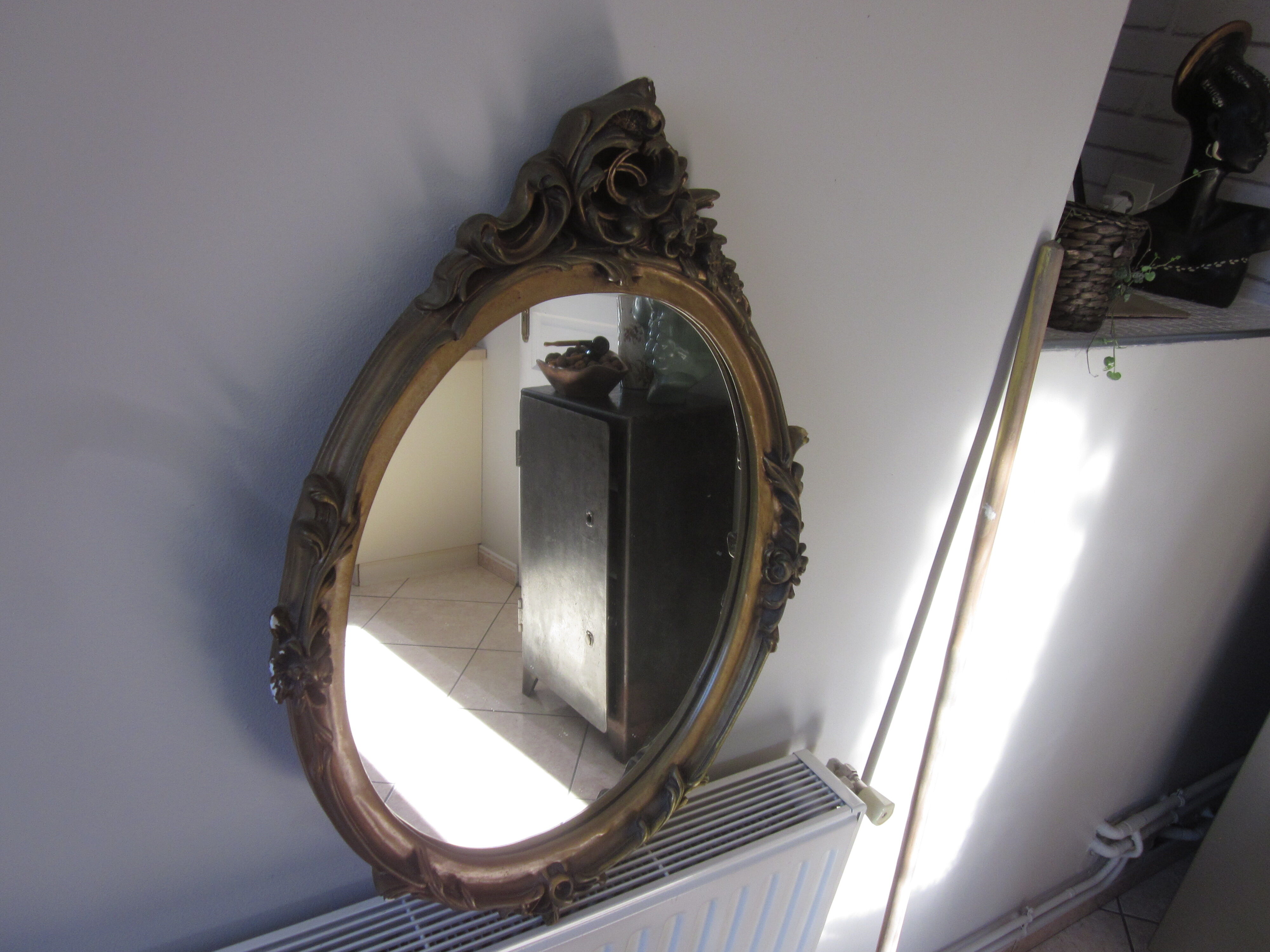 Gold mirror in platre 47x67cm