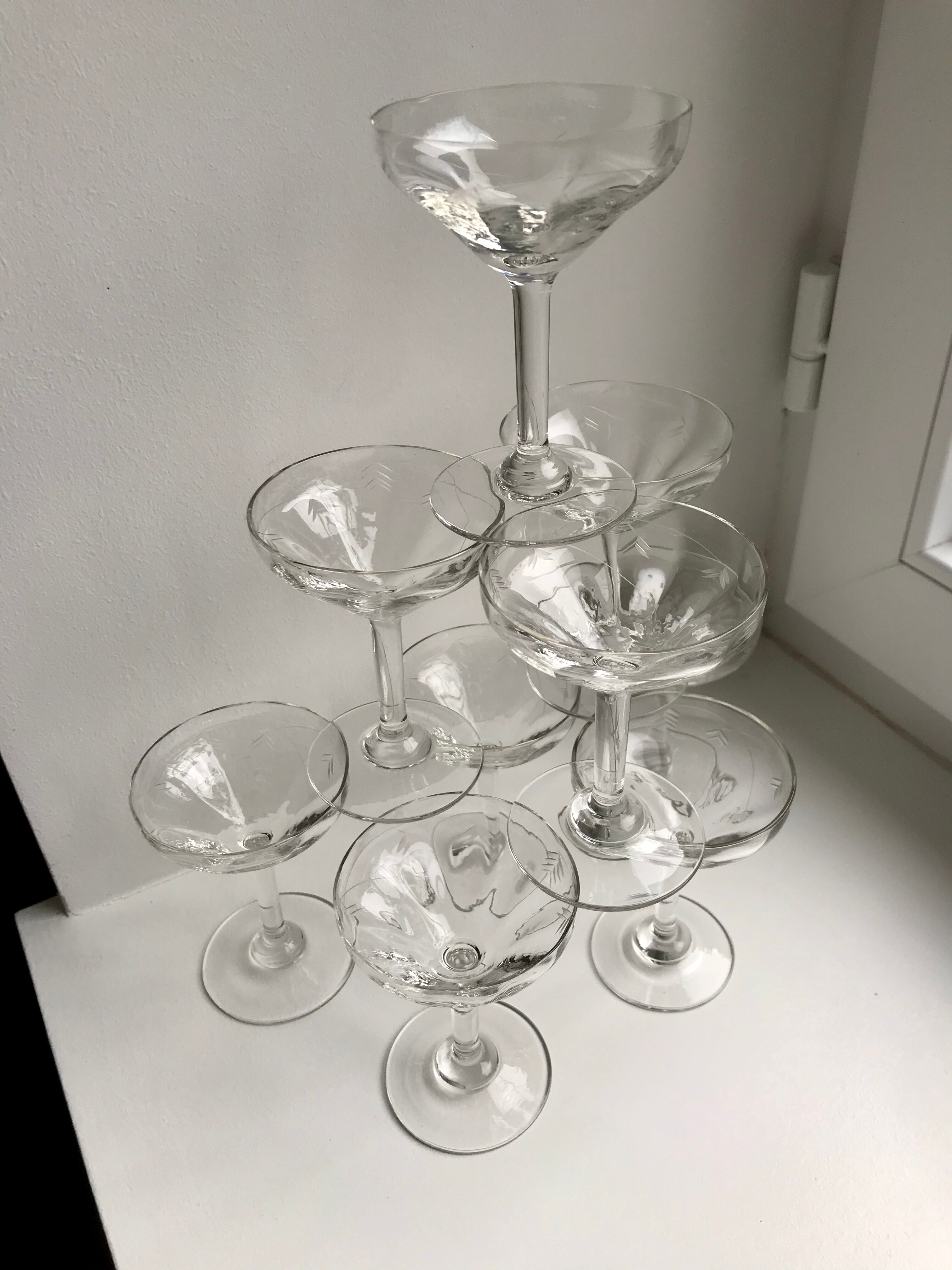 Set of 9 champagne coupettes engraved 40-50 years