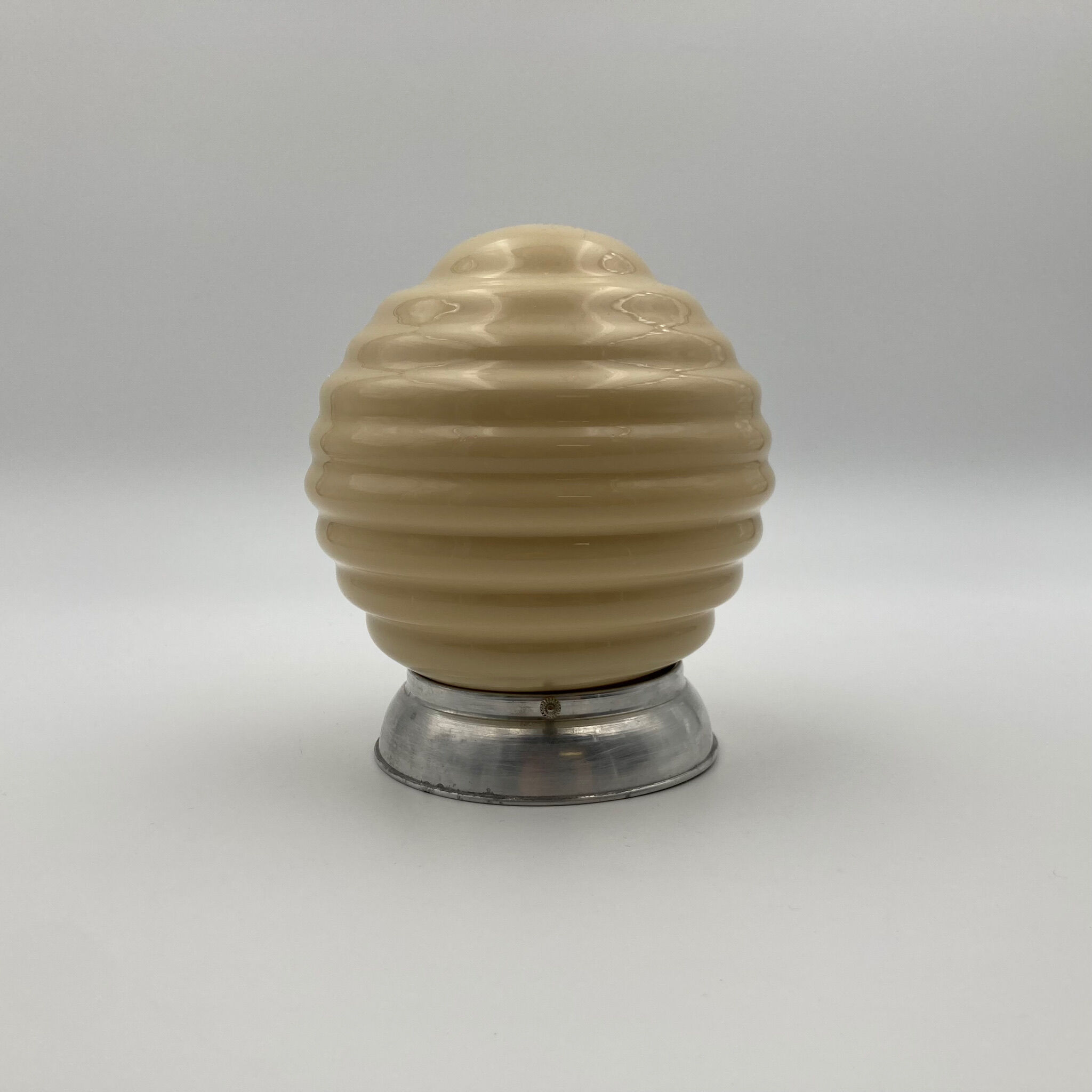 60s alarm clock manufactured by Rhythm in Japan, dated back to the 60s. This model (no 511