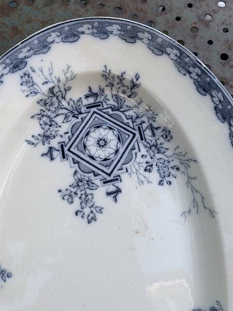 Large earthenware serving dish, cartridge model, sarreguemines, U & C, made in France, earthenware