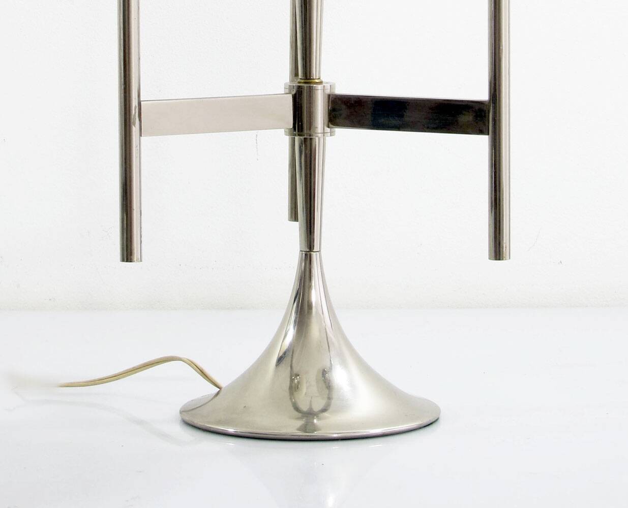 Reggiani/Sciolari style 1970s 3 armed chrome table lamp