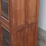 Armoire ancienne vitrée en bois avec quatre portes