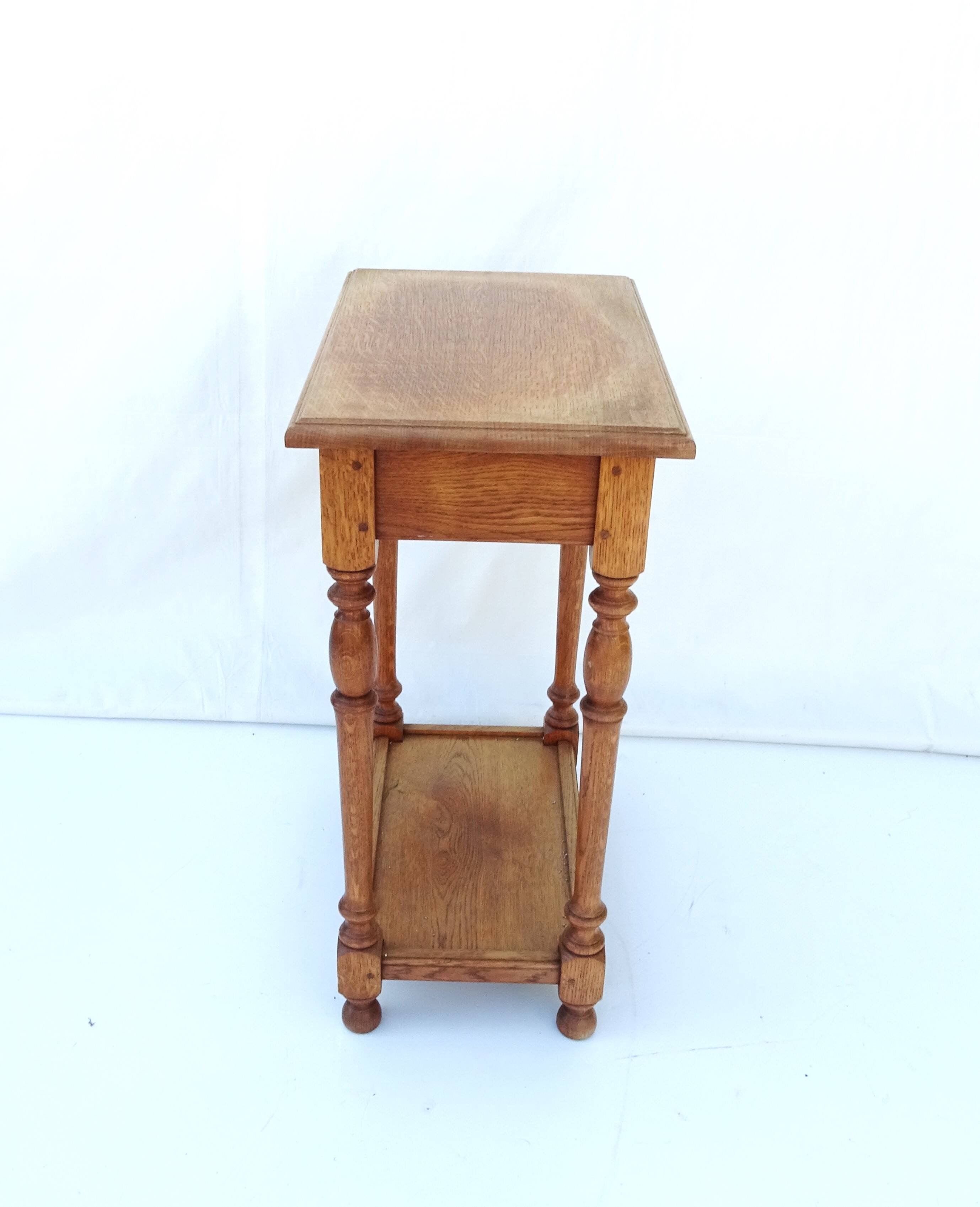 Console ou table d'appoint en bois massir teinté chêne clair