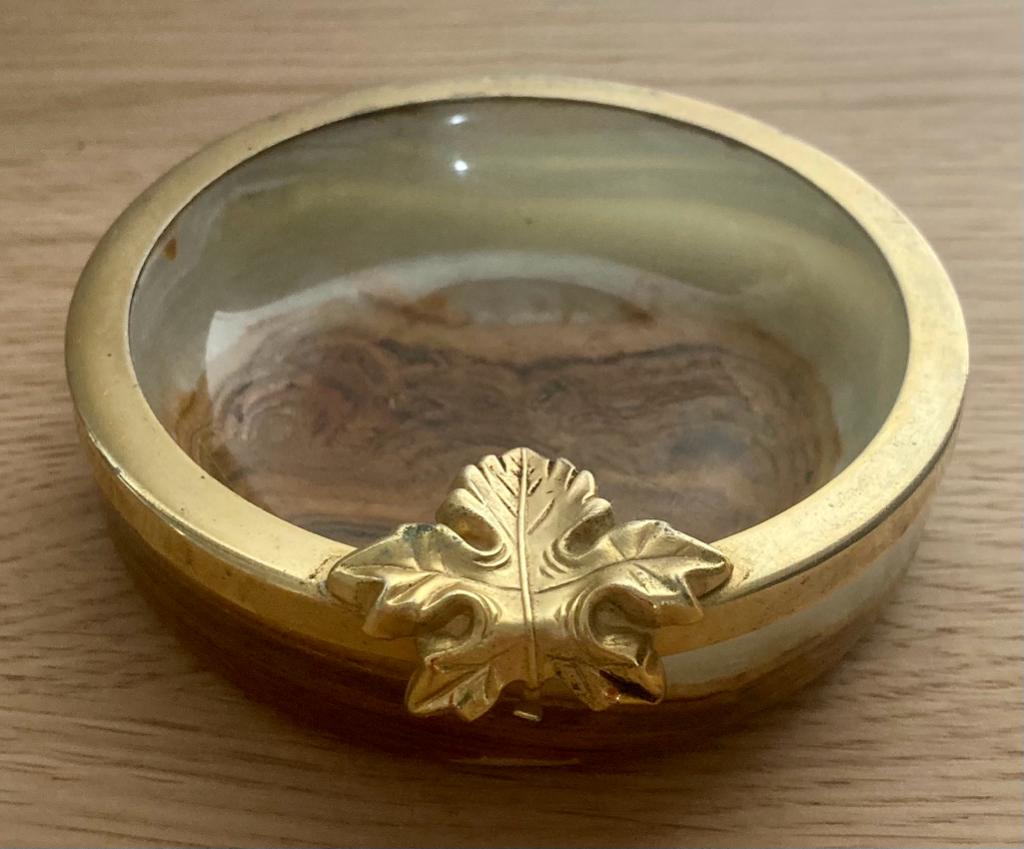 Ashtray or empty pocket in marble and brass