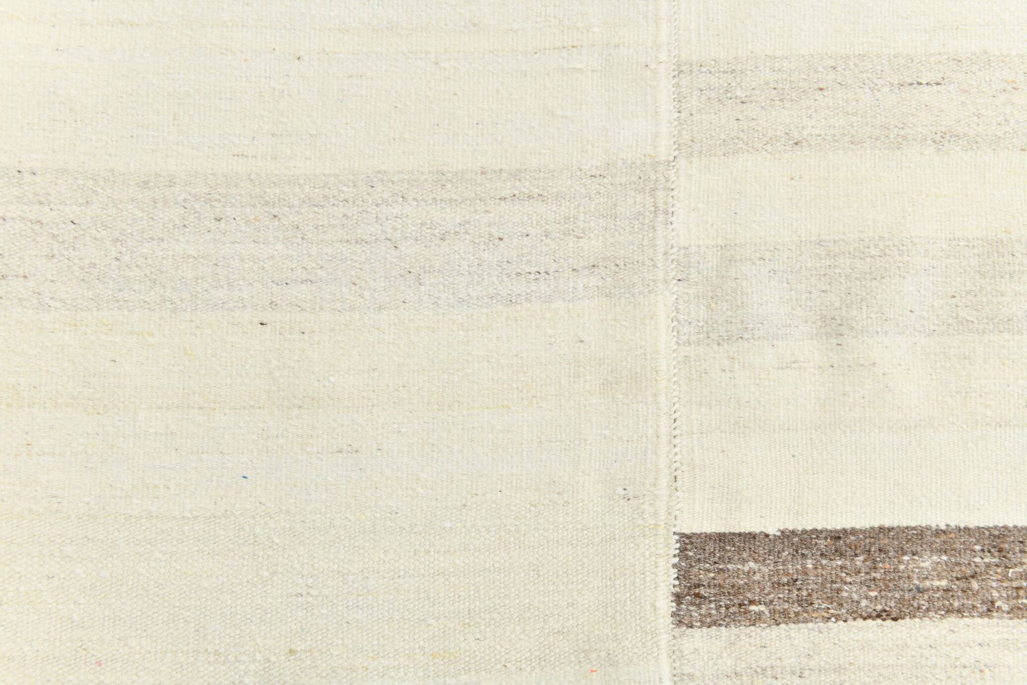 Grand tapis kilim crème et marron, 255 x 313 cm