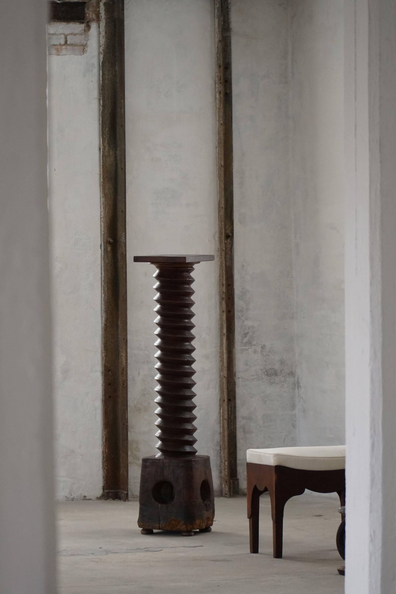 19th-century sculptural French wine press in solid wood / pedestal