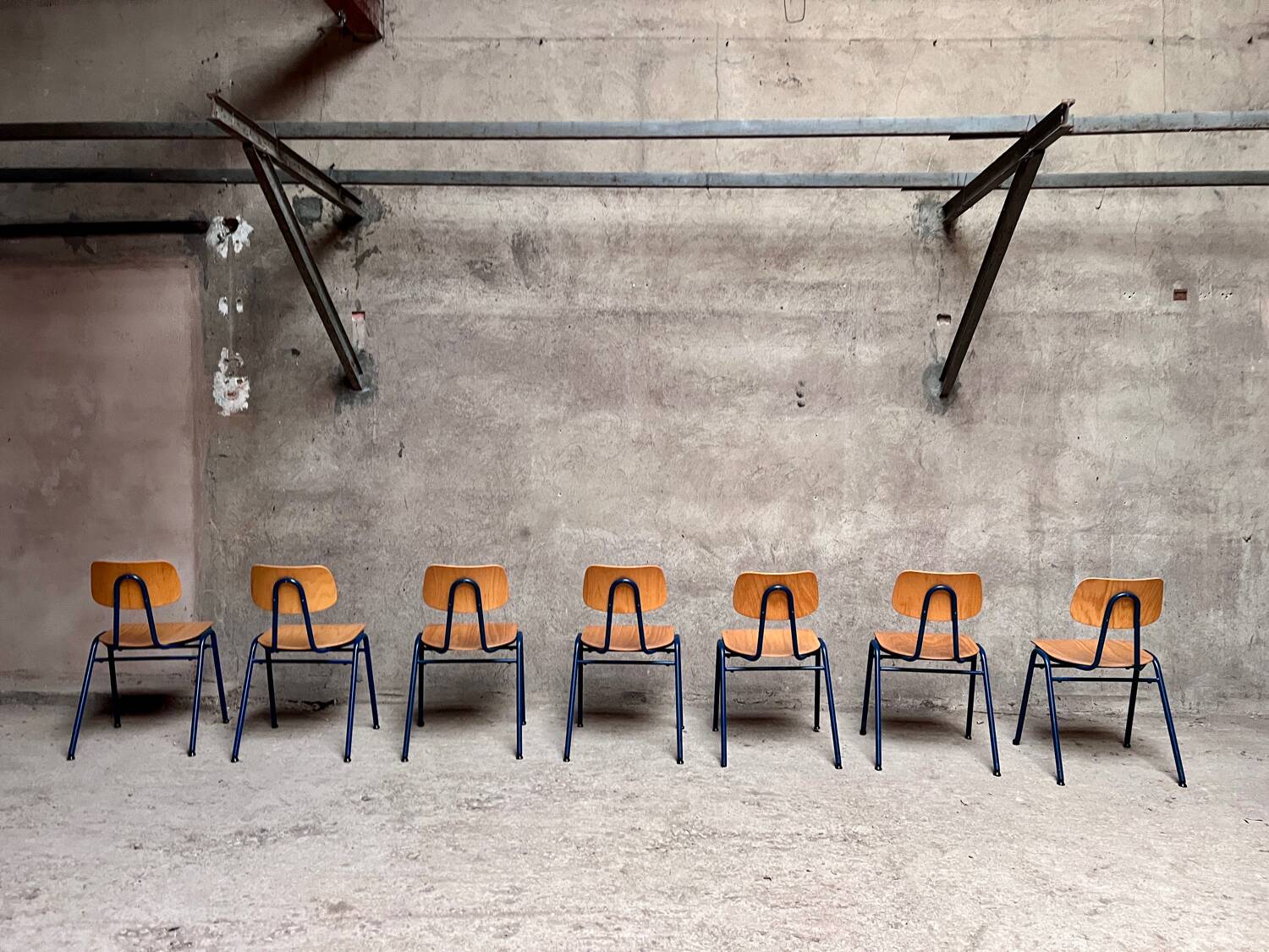 Stackable school chair 32