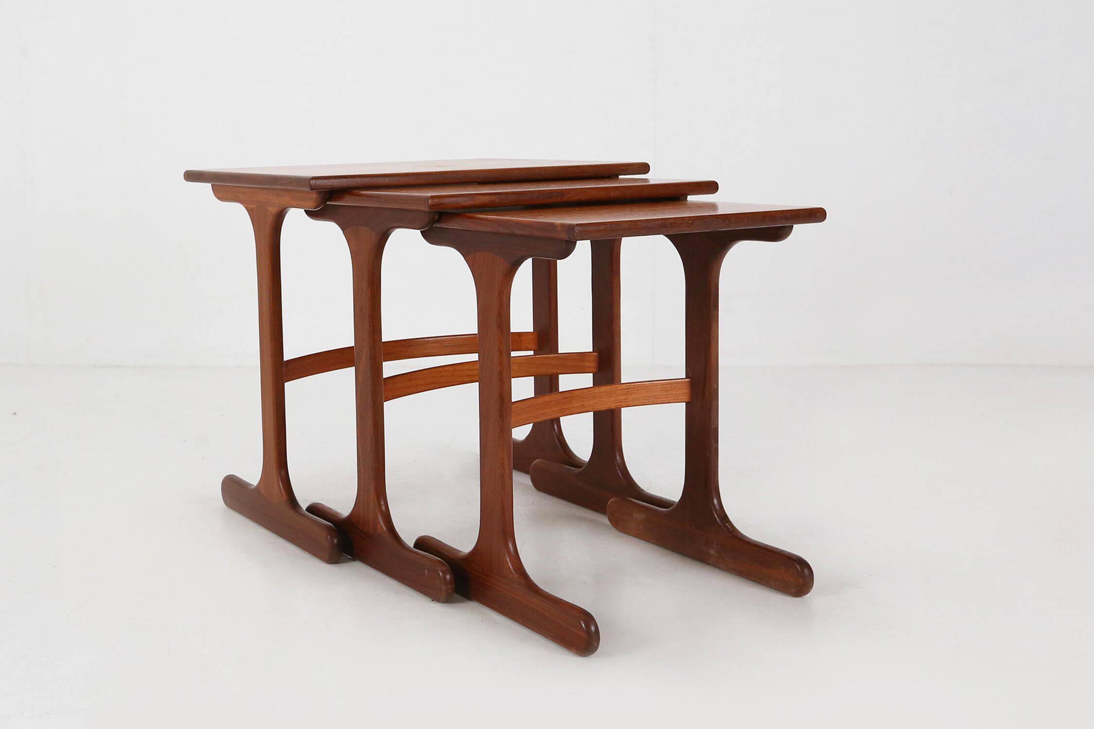 Set of 3 teak wood nesting tables by G-Plan, 1970s, UK ca. 1970