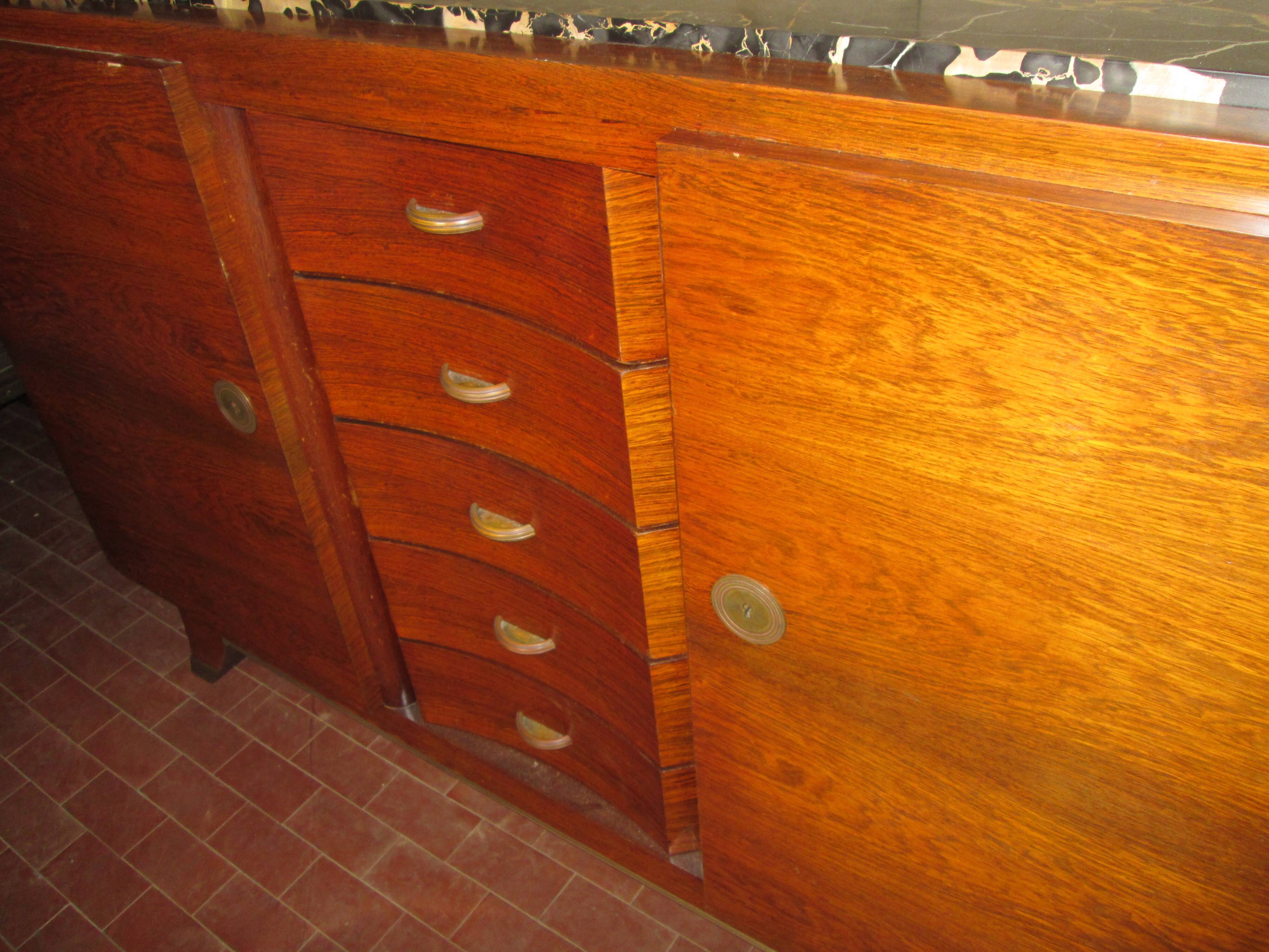 Buffet art déco avec plateau en marbre