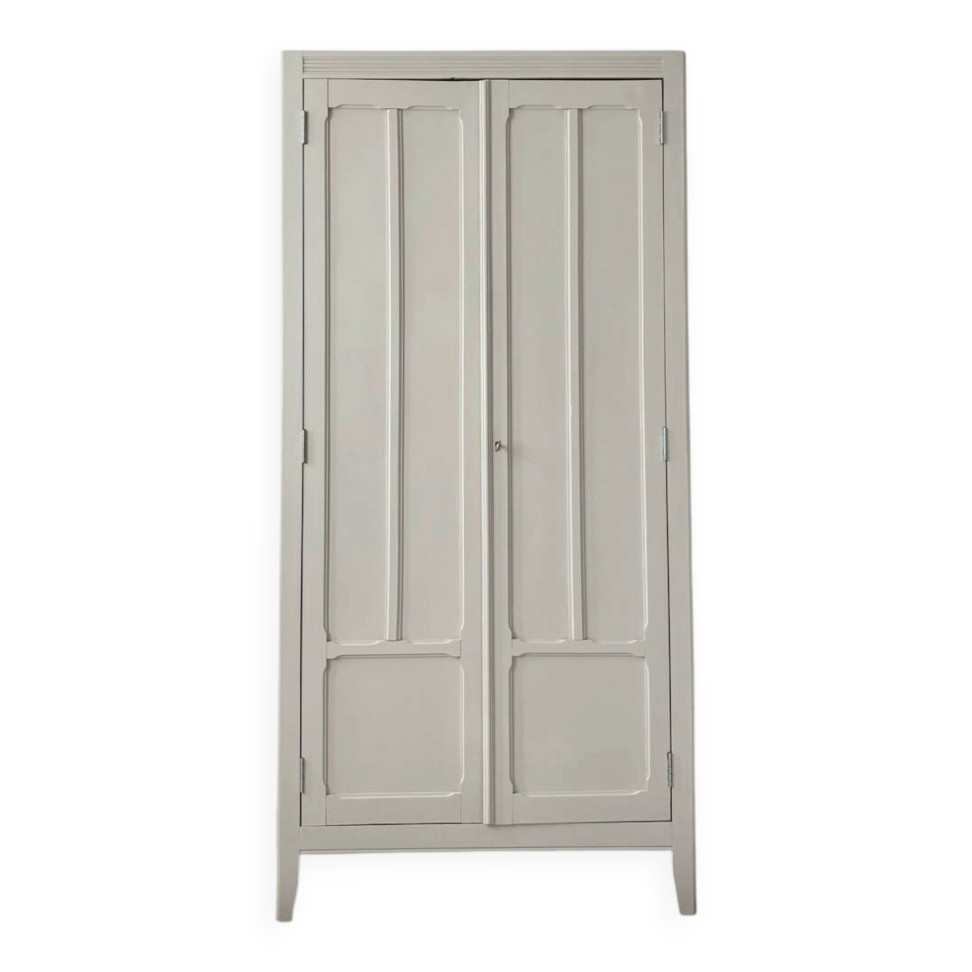 Armoire parisienne rénovée