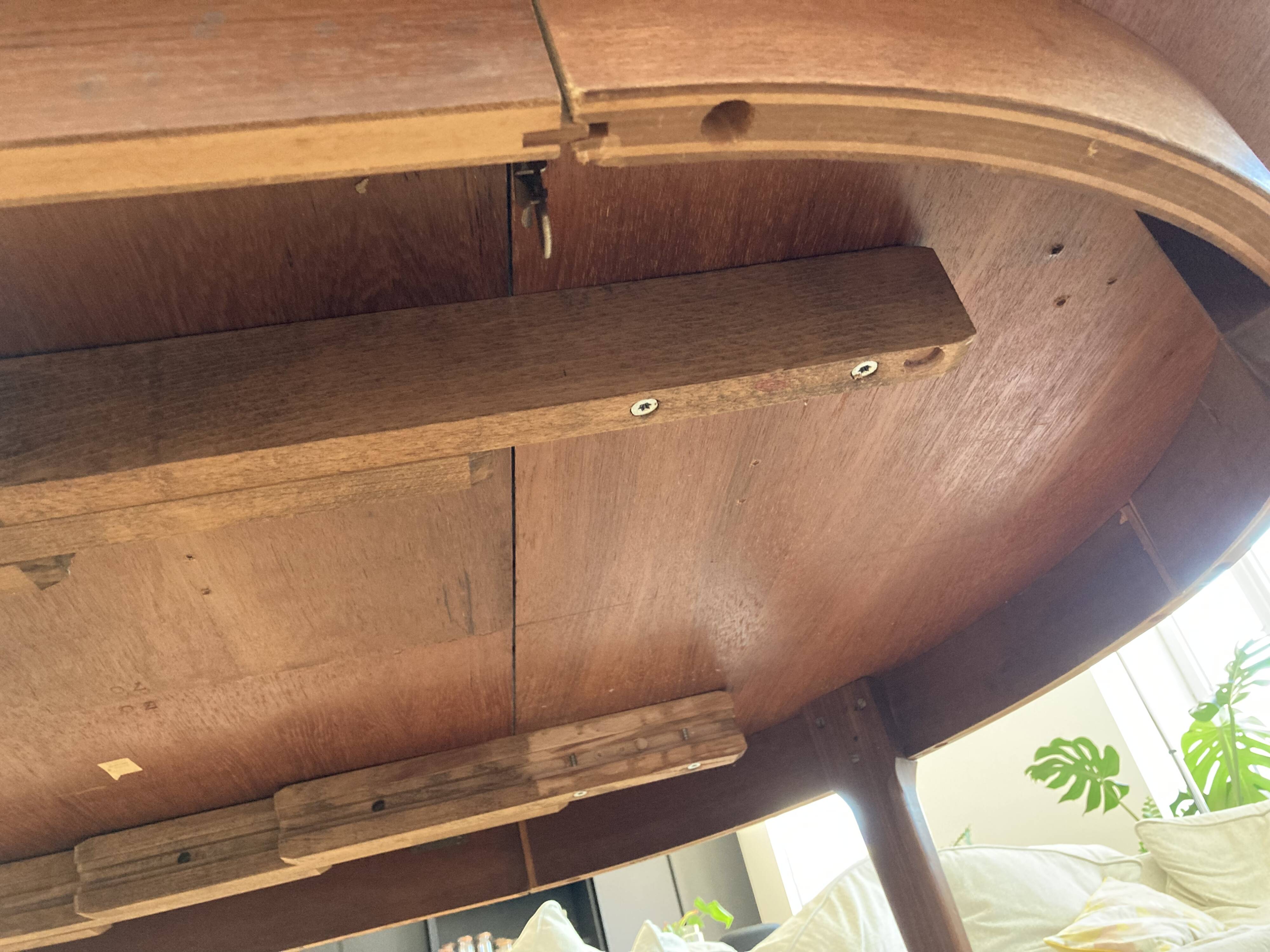 Extendable Scandinavian table