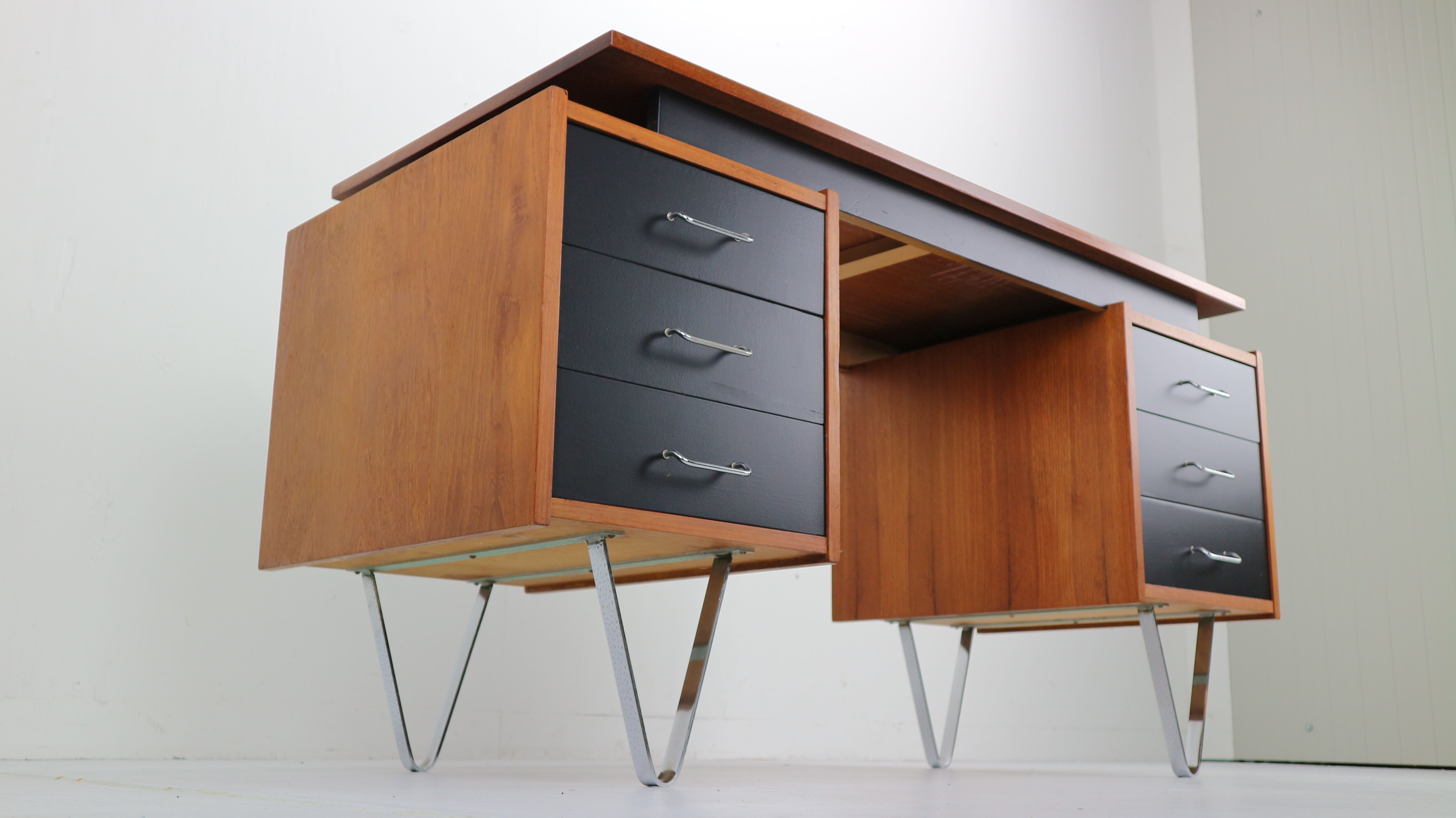 Cees Braakman teak desk with triangle legs for Pastoe