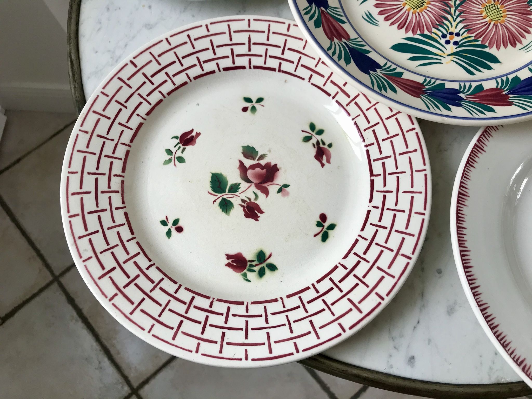 Set of 6 flat plates mismatched pink Badonviller, Longchamp, Digoin "Rosa" and Quimper