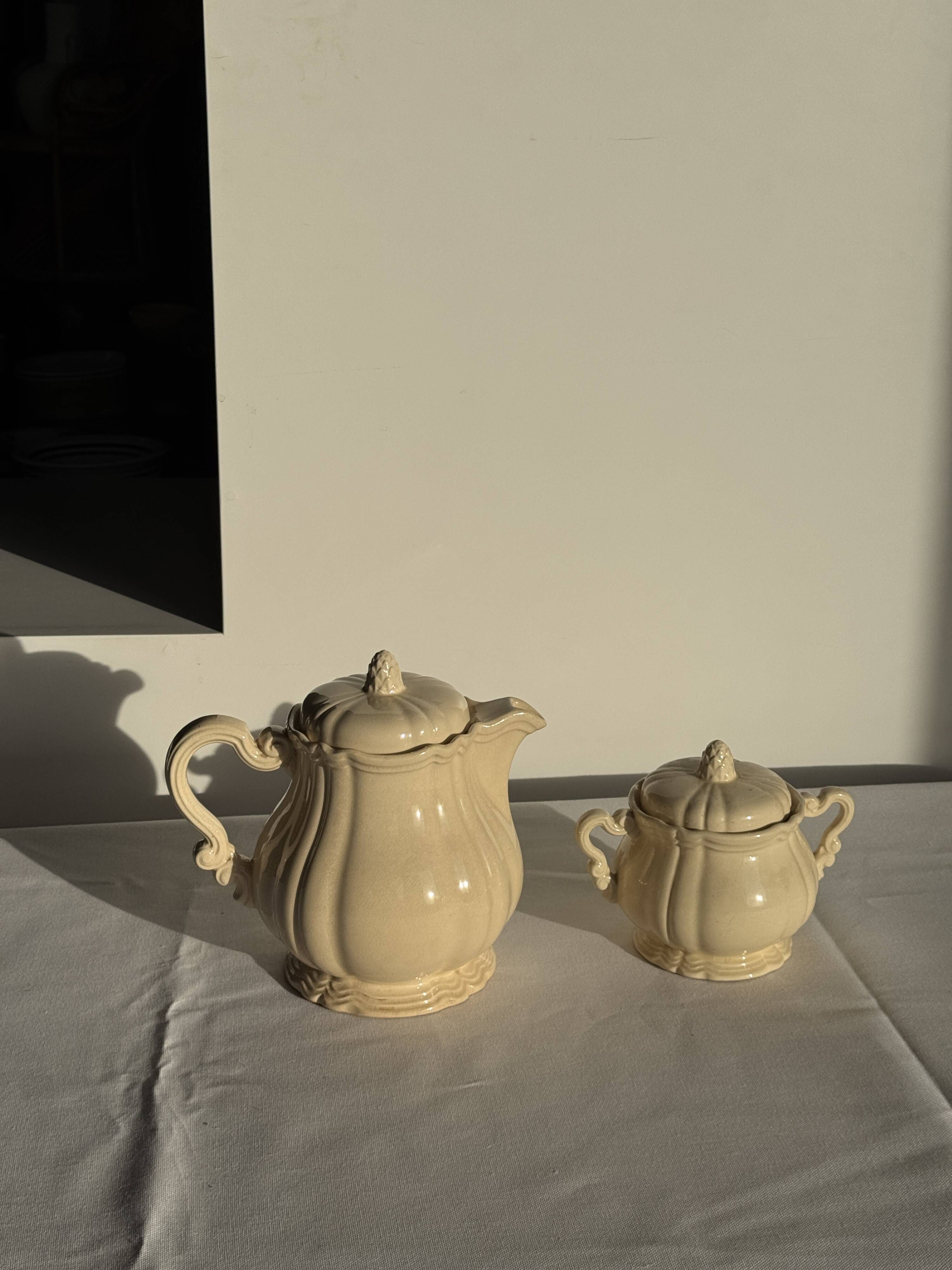 Cream teapot and its sugar bowl Sarreguemines France