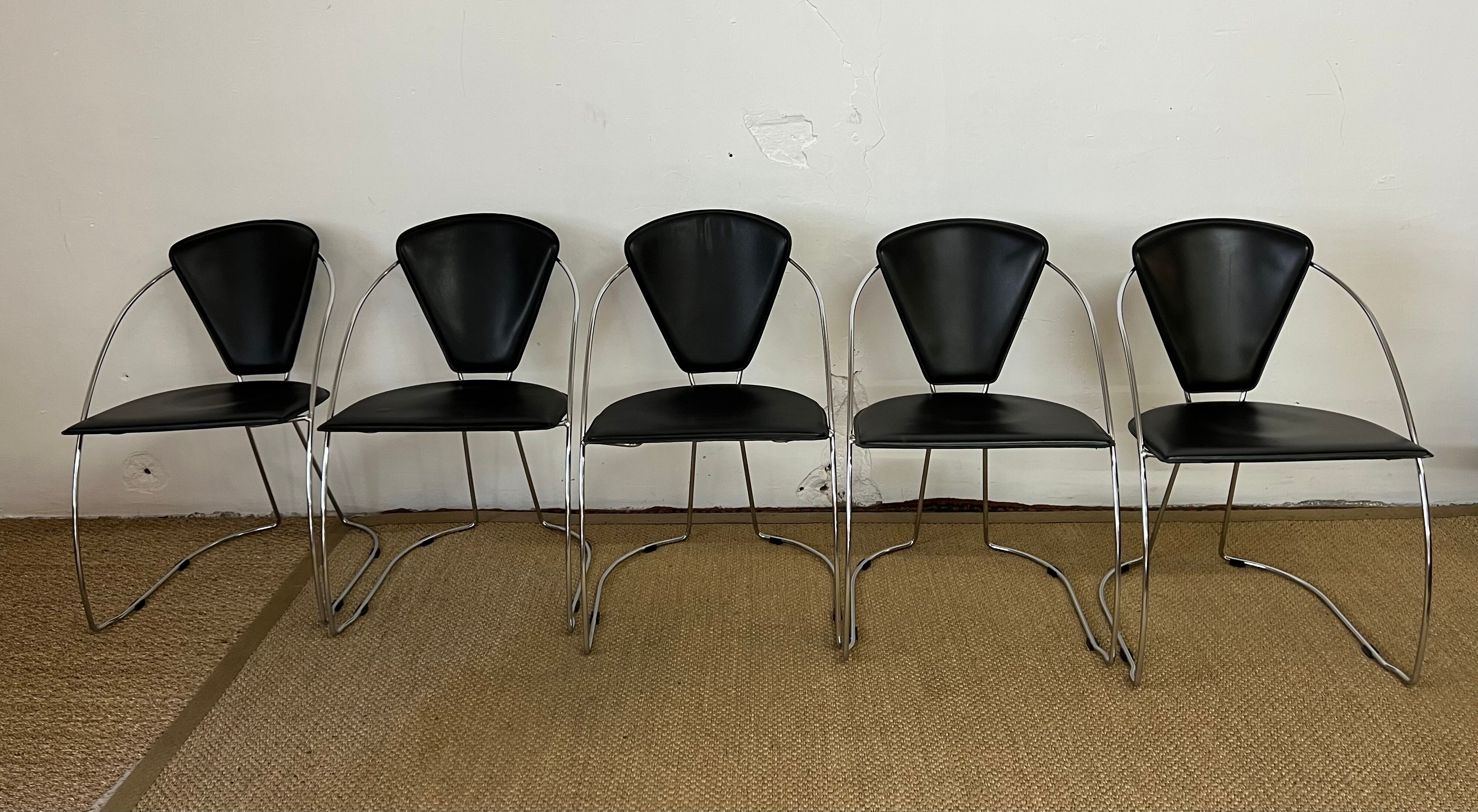 Lot 5 chairs black leather thread