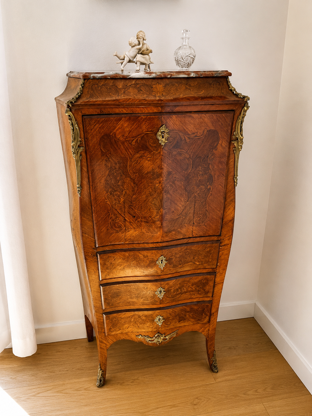 Secrétaire de style Louis XV marqueterie – marbre