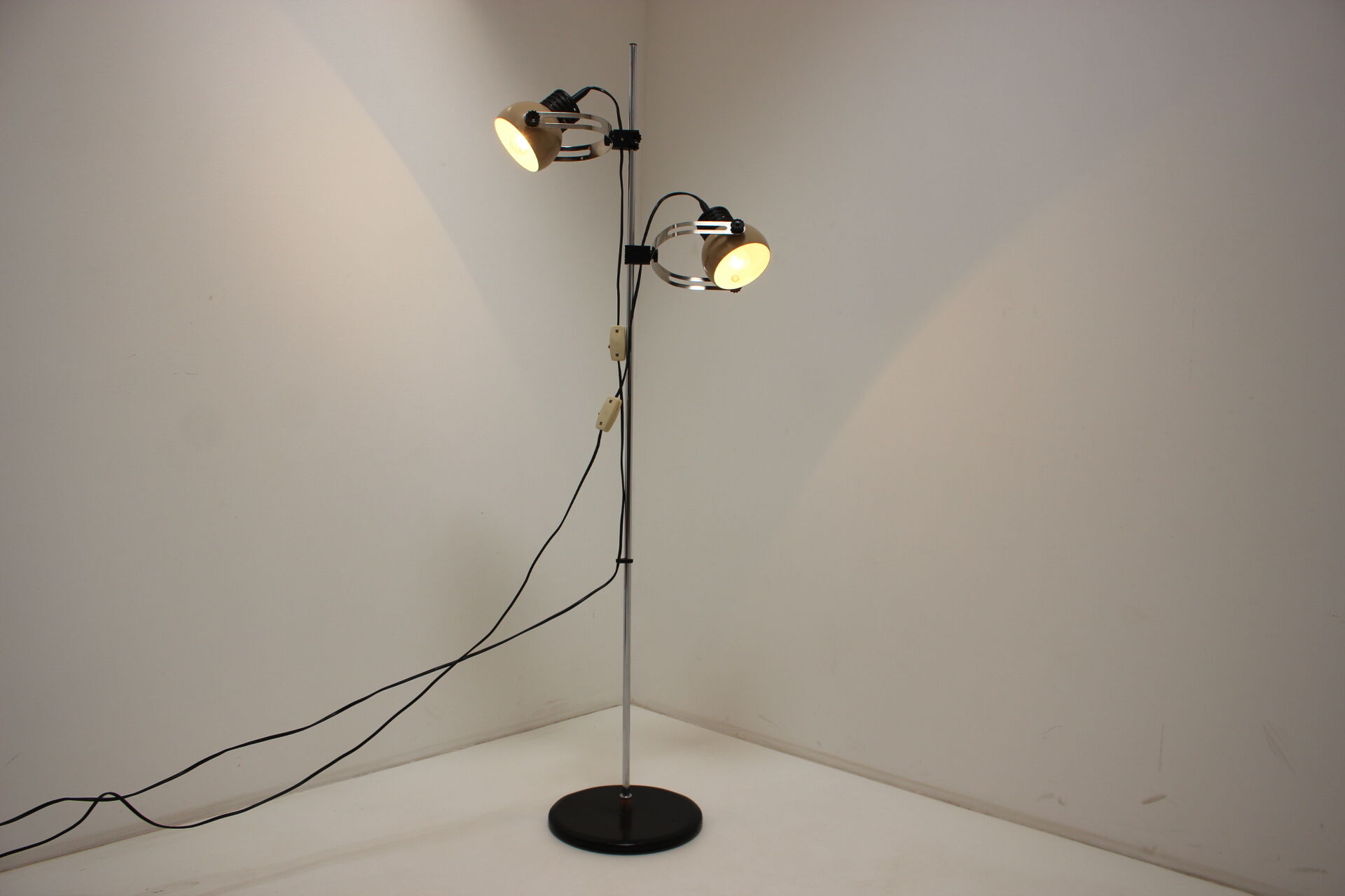 Mid-century adjustable floor lamp, 1970's.