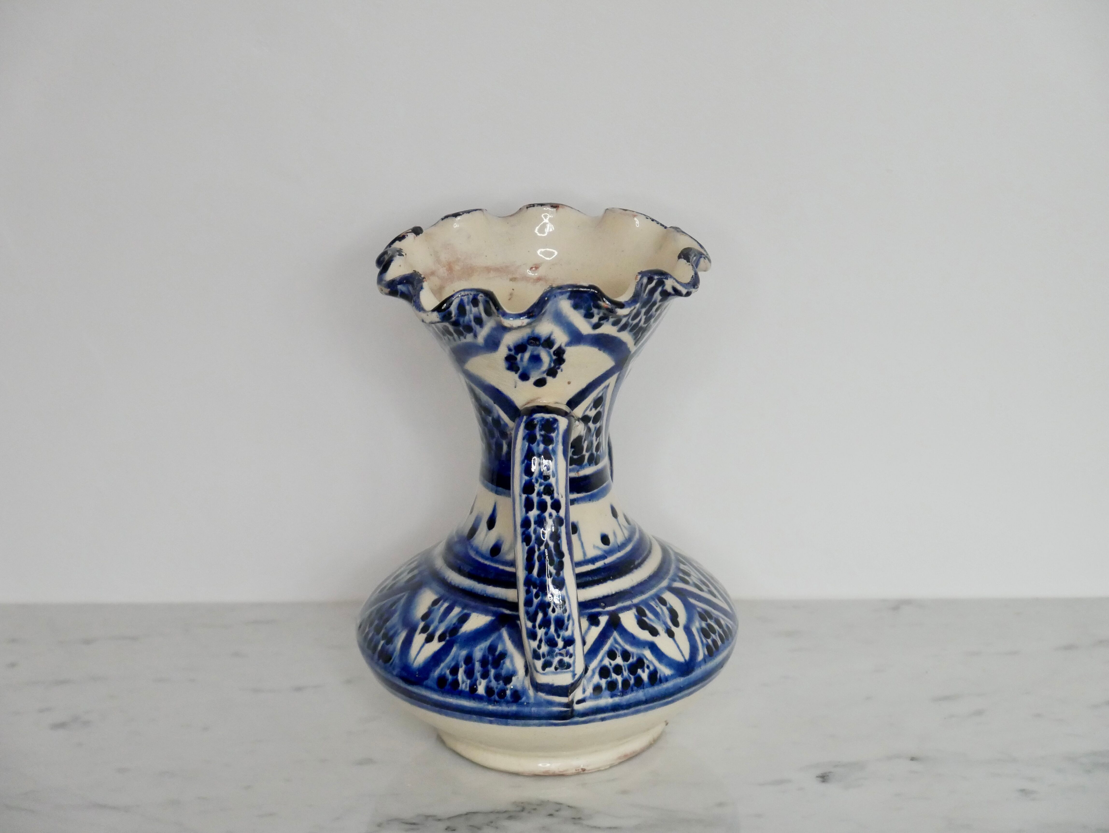 Moroccan vase safi monochrome