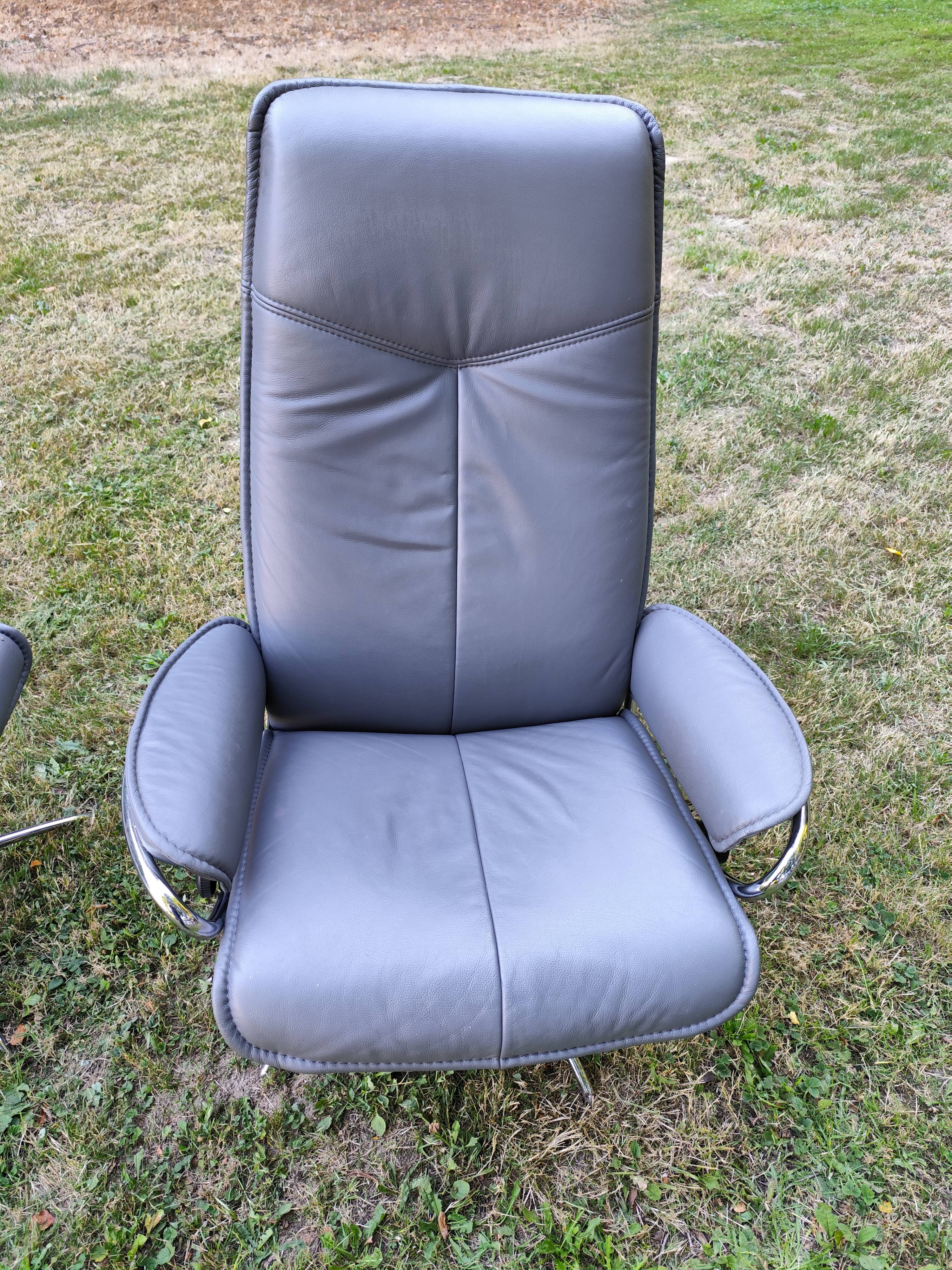 Stressless City armchair with footrest/ottoman, grey