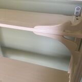 Wall-mounted shelf cabinet to hang