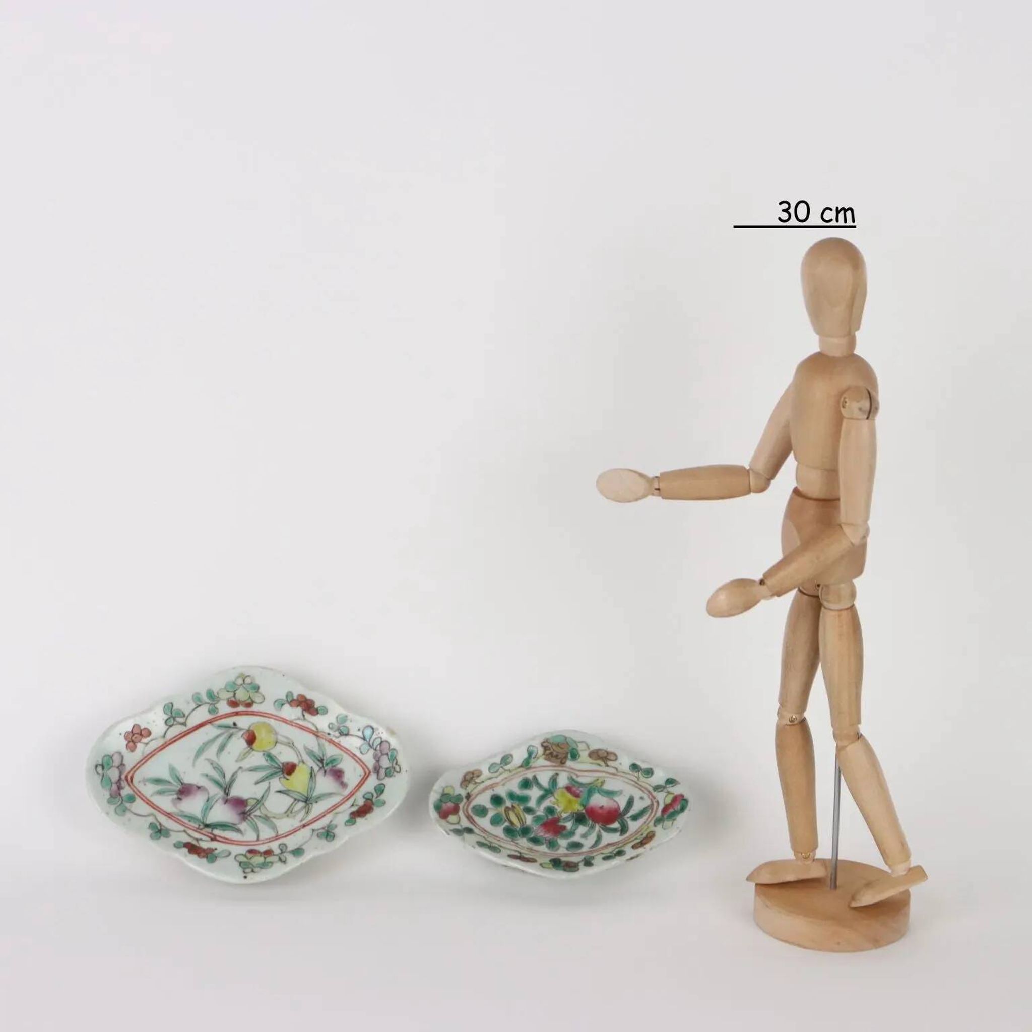 Group of 6 porcelain saucers, China, 19th century