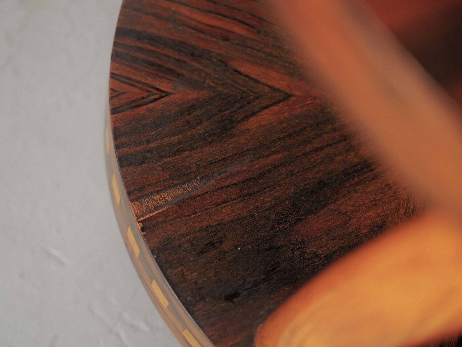 Art Deco gueridon in marquetry, circa 1930.