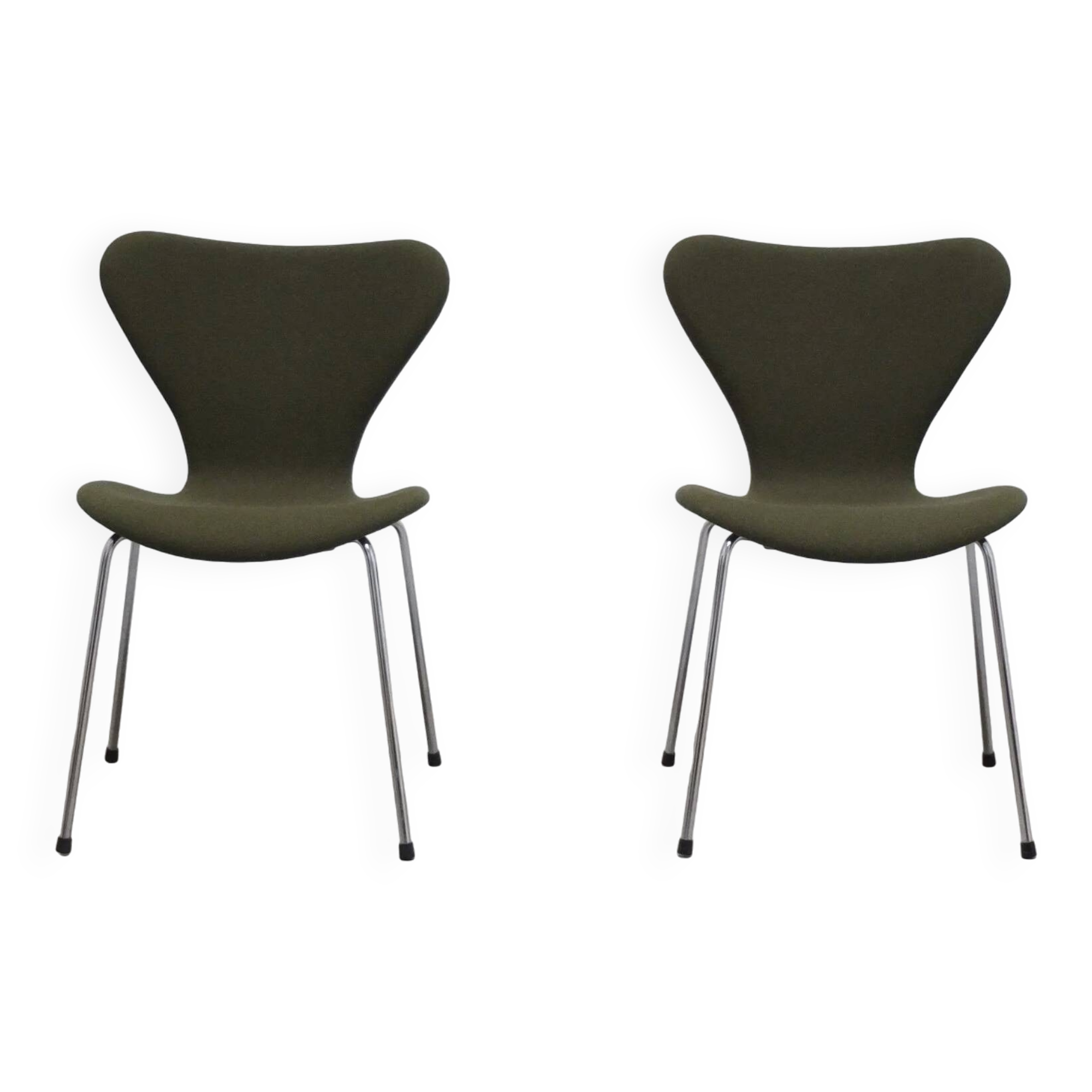Pair of 'Series 7' chairs in green fabric by Arne Jacobsen for Fritz Hansen, 1980