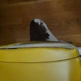 chaises gainées de cuir jaune 60's
