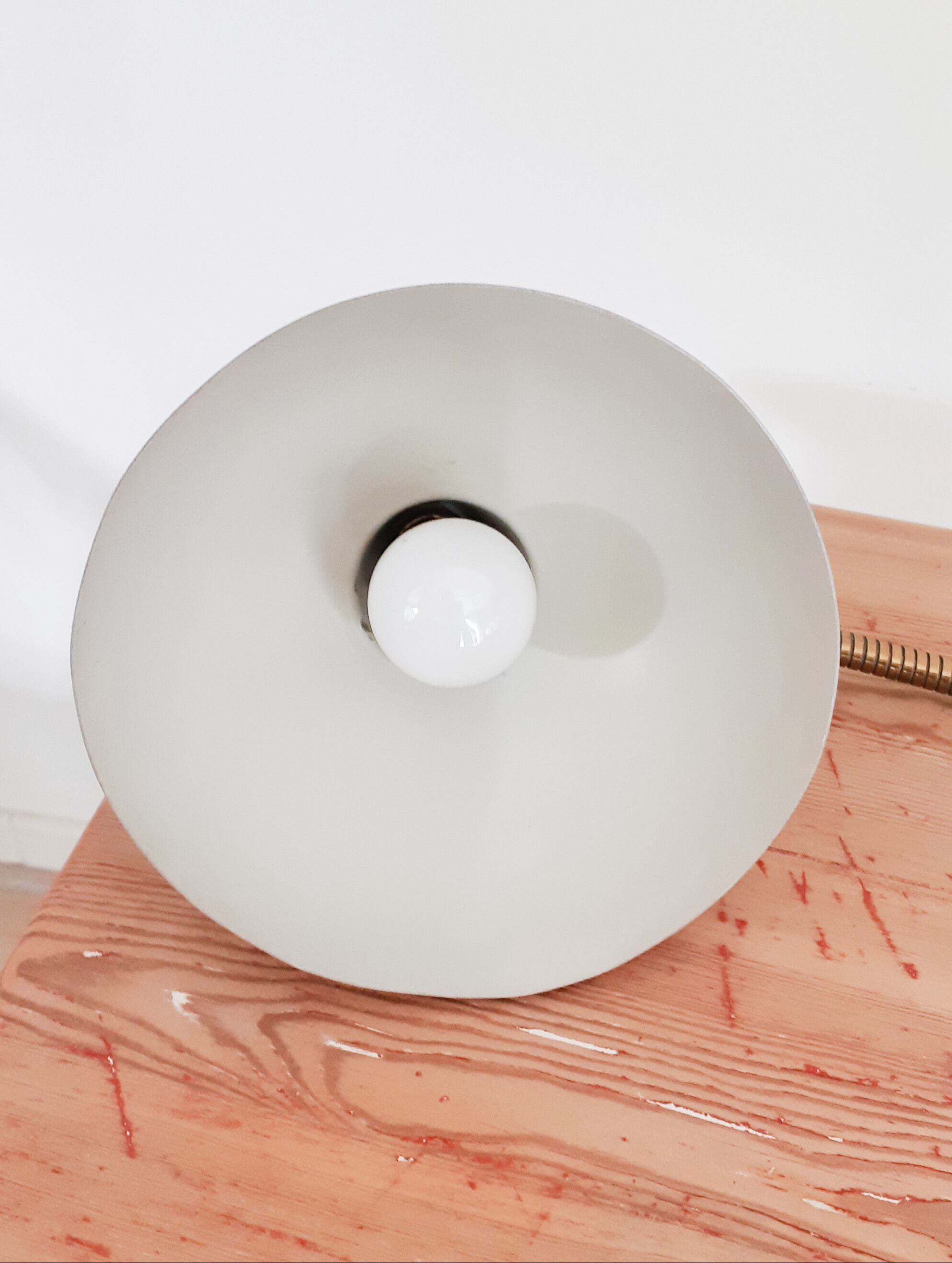 Red screw-on desk lamp