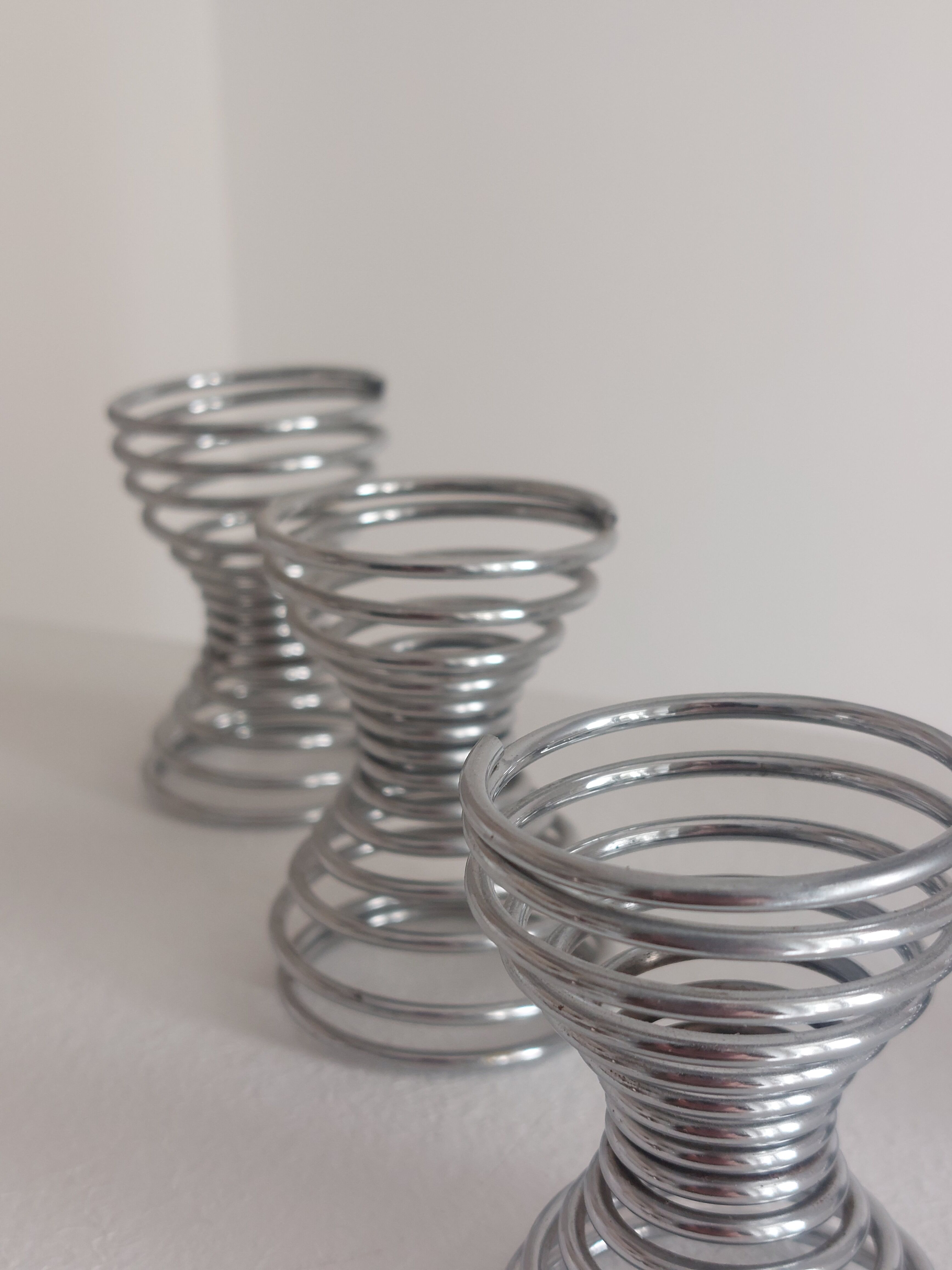 Ensemble de 5 coquetiers vintage postmodernes décor spirale style Memphis