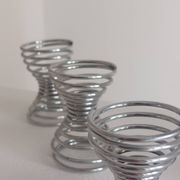 Set of 5 vintage postmodern egg cups with spiral decoration in Memphis style.
